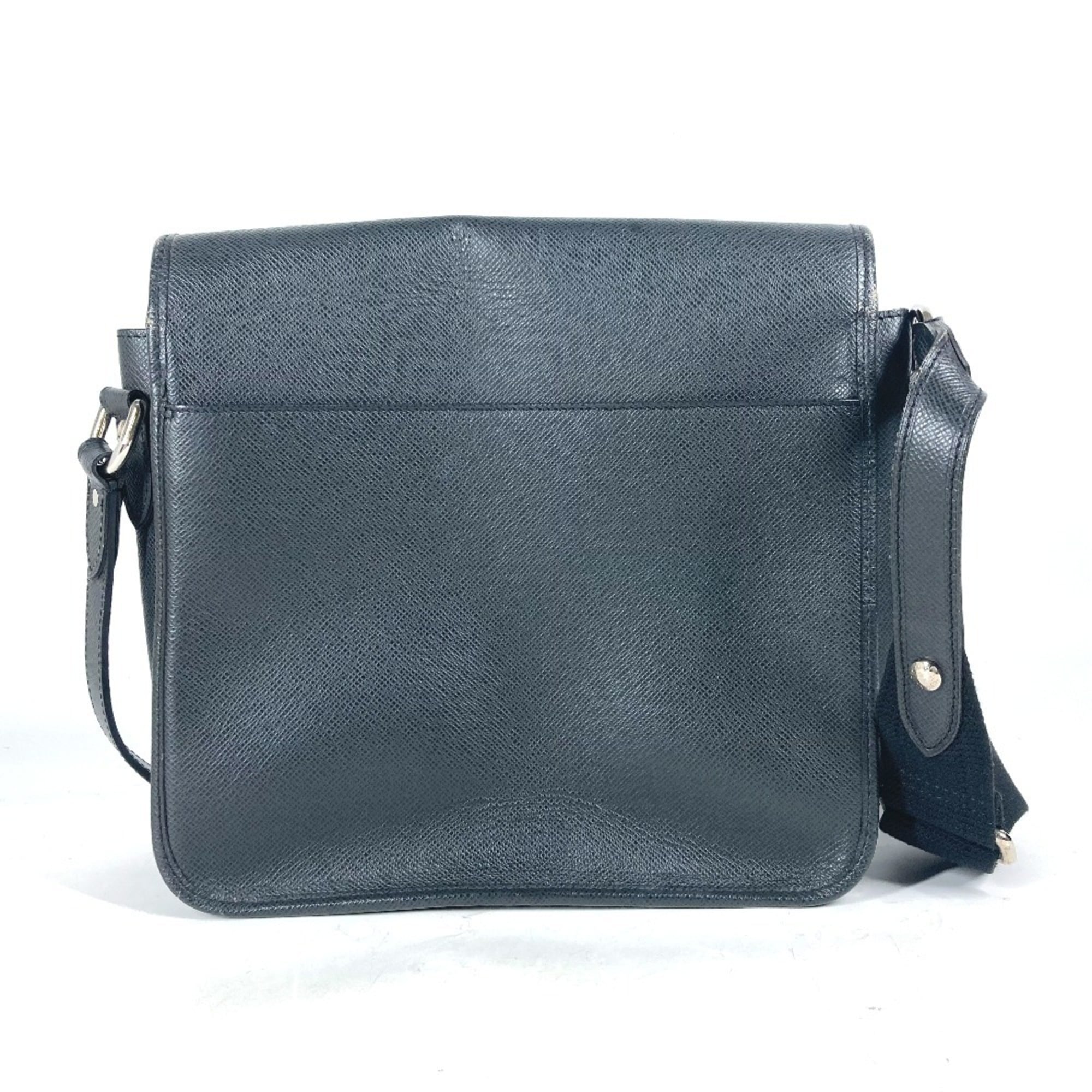 Louis Vuitton Ardoise Black Taiga Leather Messenger Bag Shoulder Bag (Pre-Owned)