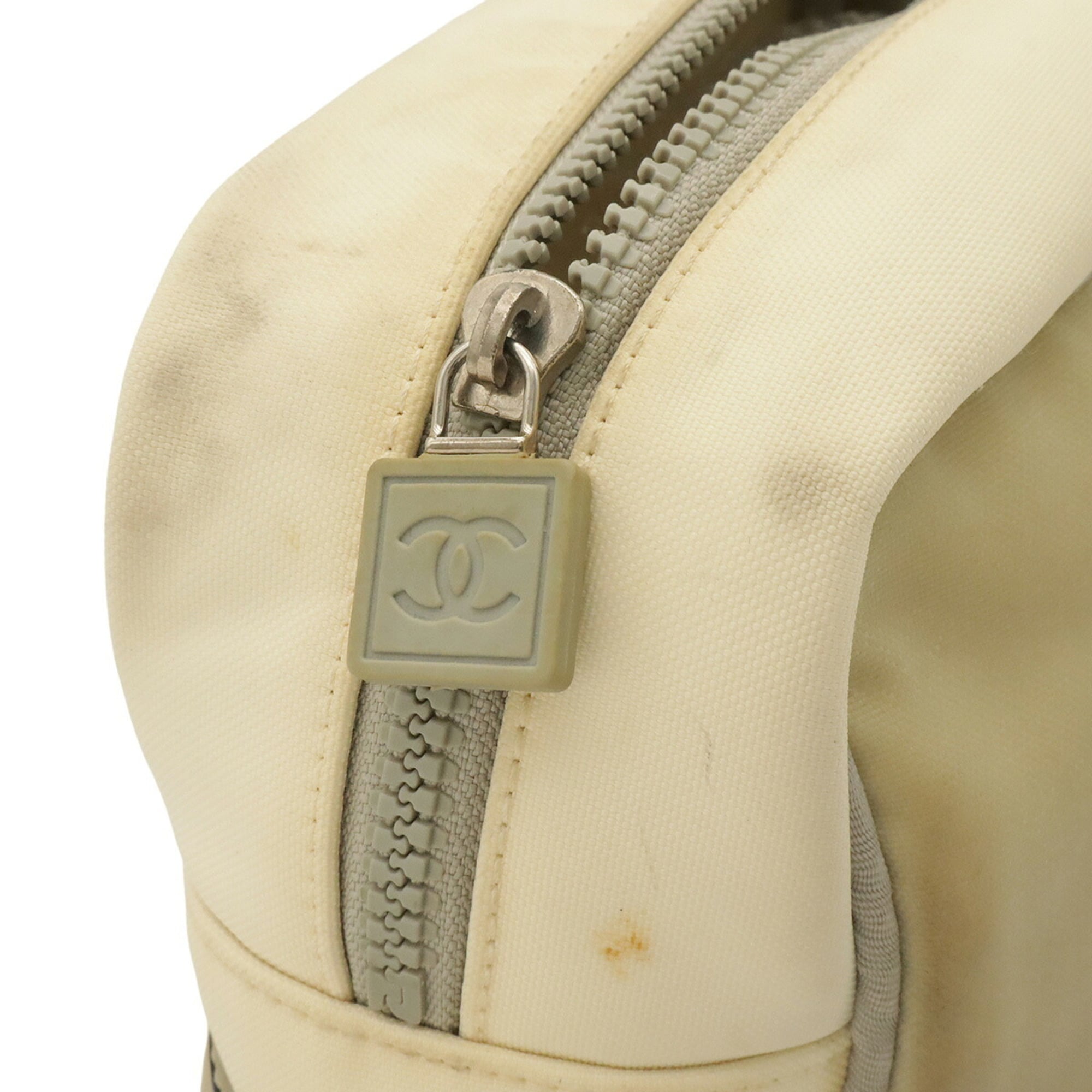 Chanel White Coated Canvas Pochette Shoulder Bag (Pre-Owned)