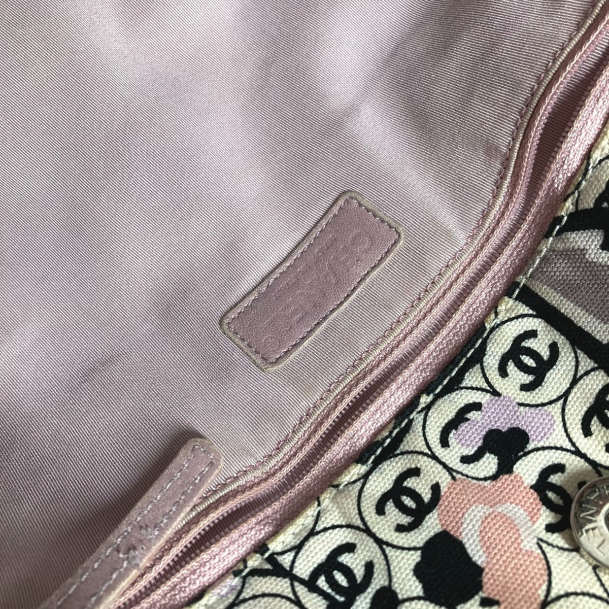 Chanel Multi-Color Leather Shoulder Bag Tote Bag (Pre-Owned)
