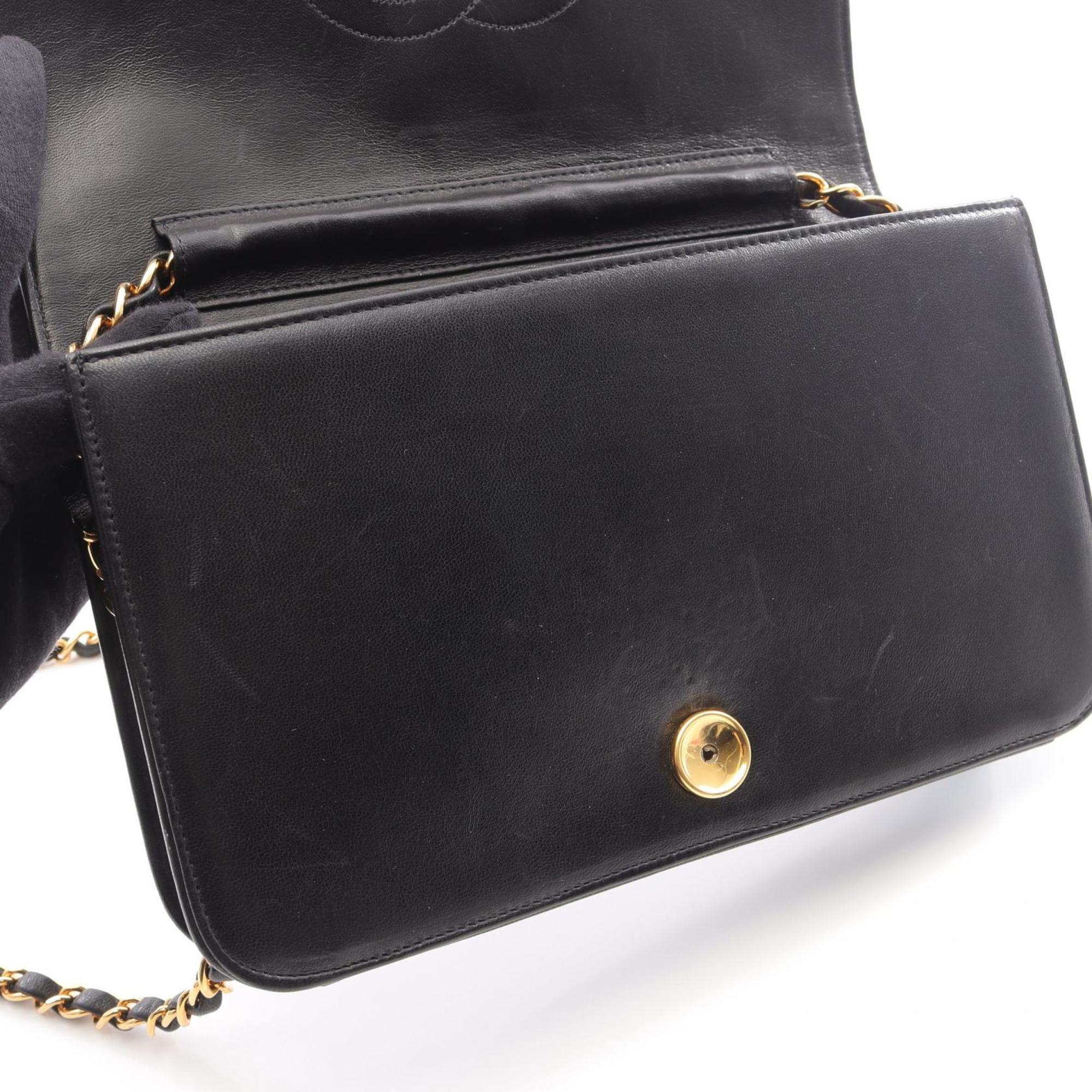 Chanel Black Leather Shoulder Bag (Pre-Owned)