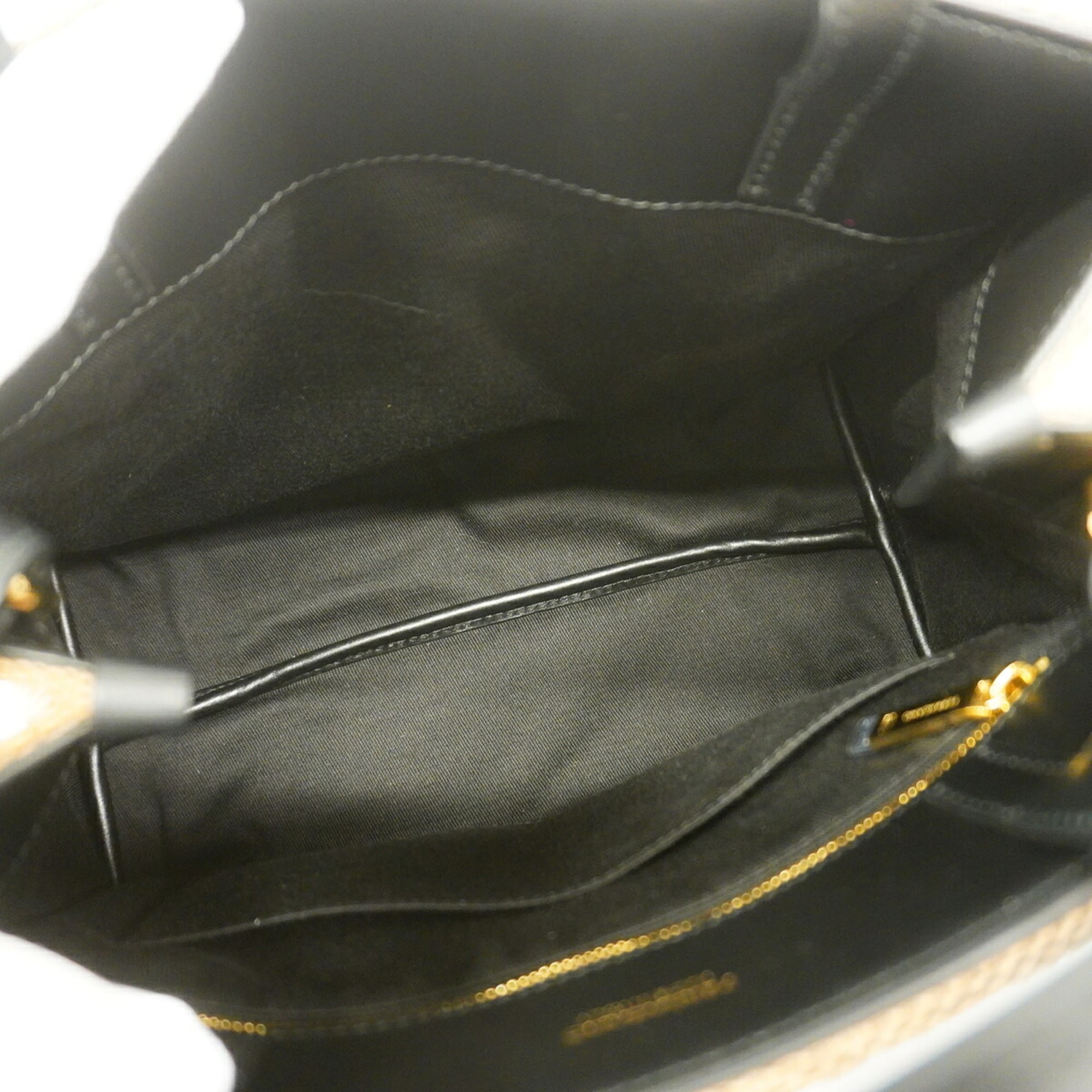 Salvatore Ferragamo Beige Black Fabric Leather Handbag (Pre-Owned)