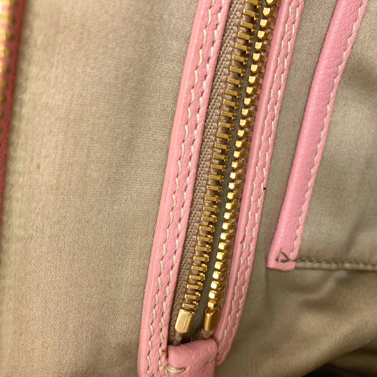 Miu Miu Pink Leather Handbag (Pre-Owned)