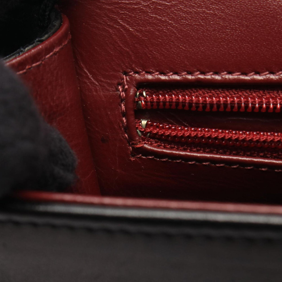 Chanel Black Leather Shoulder Bag (Pre-Owned)