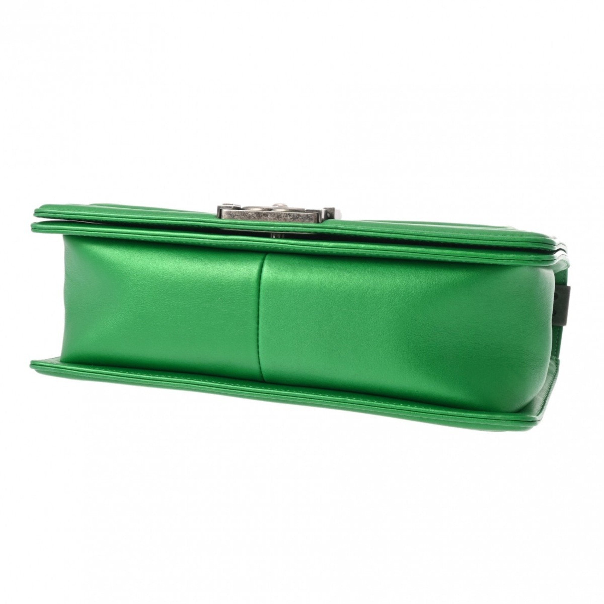 Chanel Green Leather Shoulder Bag (Pre-Owned)
