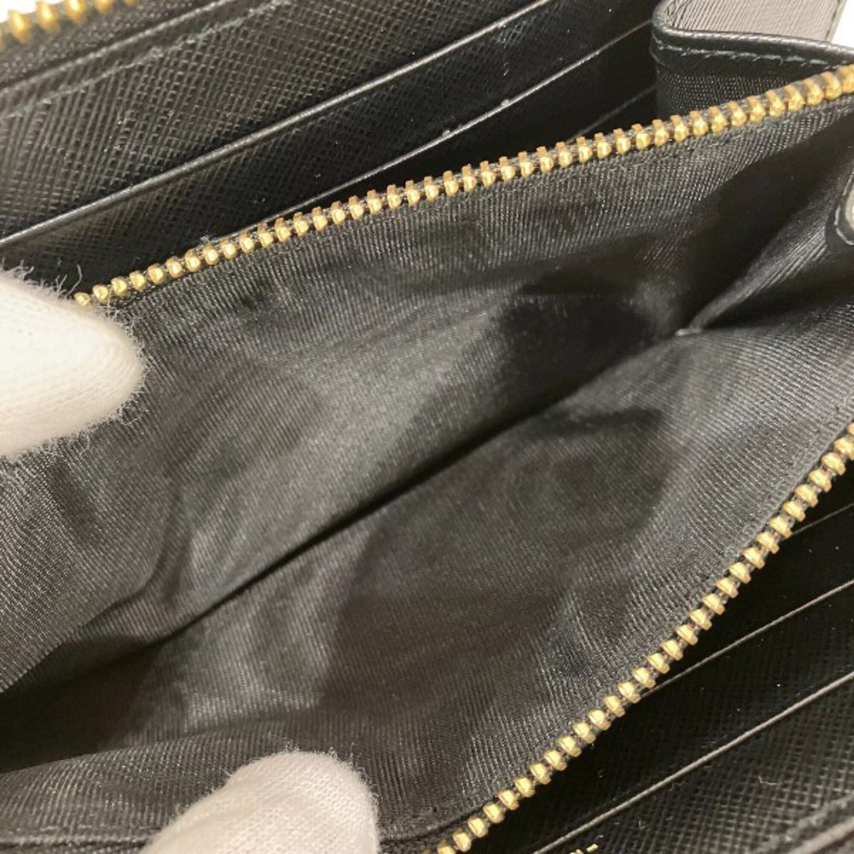 Salvatore Ferragamo Black Leather Long Wallet (Bi-Fold) (Pre-Owned)