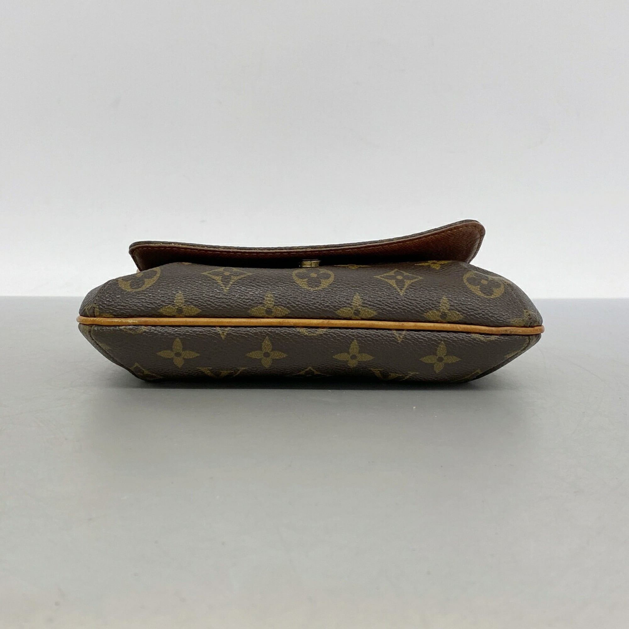 Louis Vuitton Brown Shoulder Bag (Pre-Owned)
