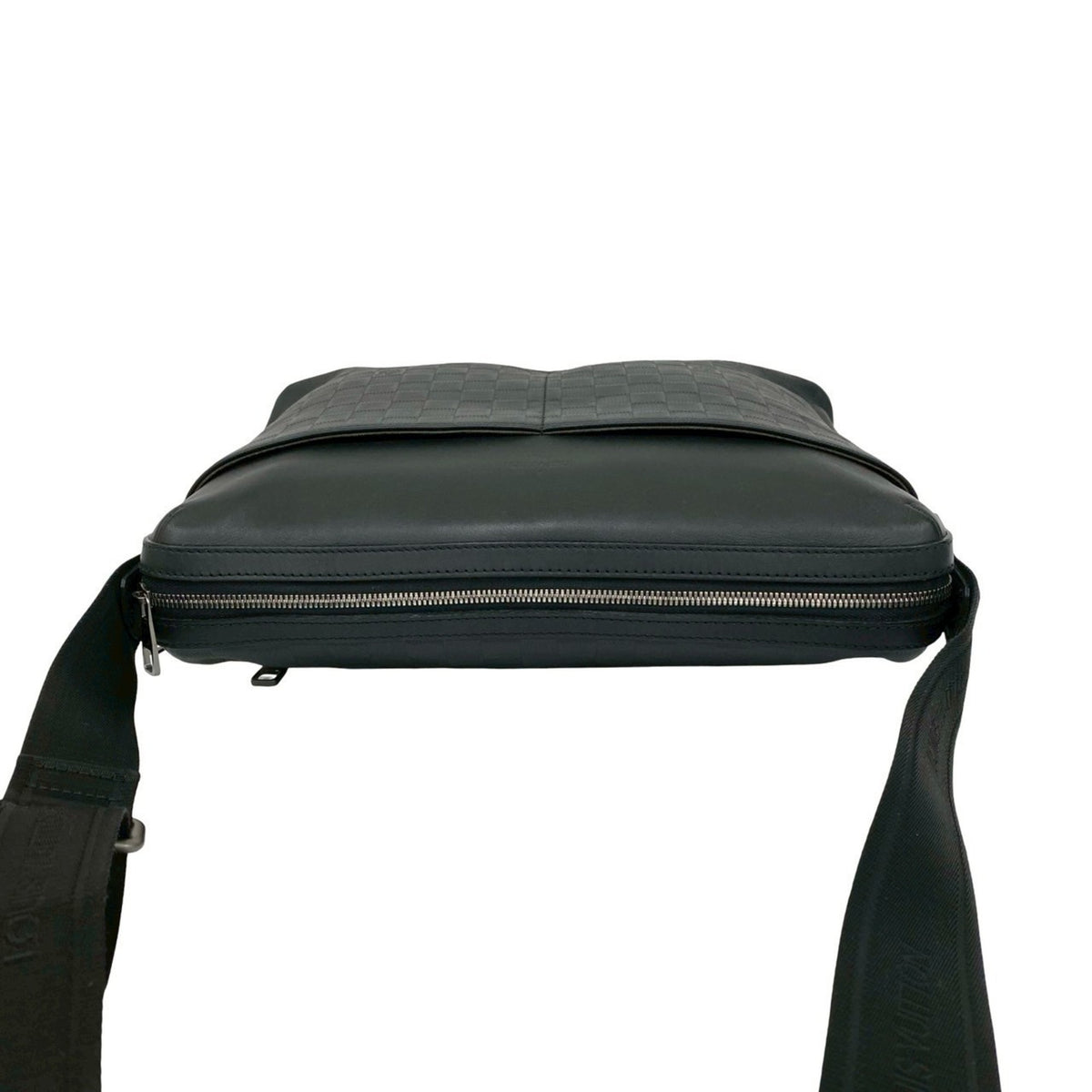 Louis Vuitton Black Leather Pochette Shoulder Bag (Pre-Owned)