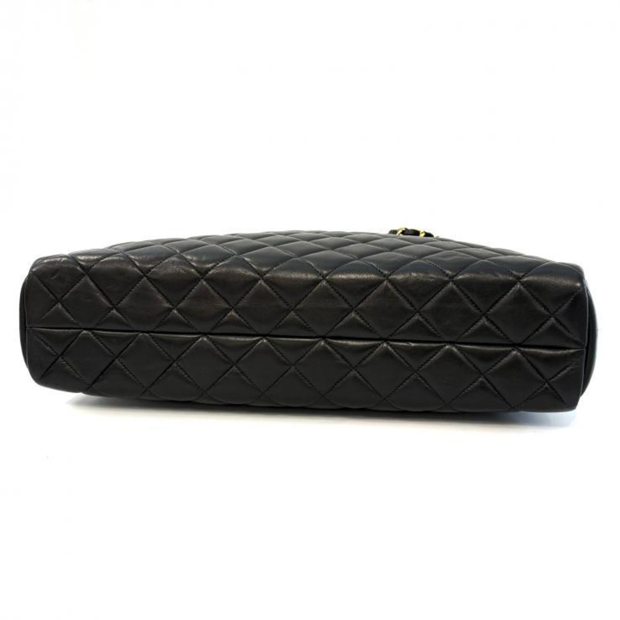Chanel Black Leather Shoulder Bag (Pre-Owned)