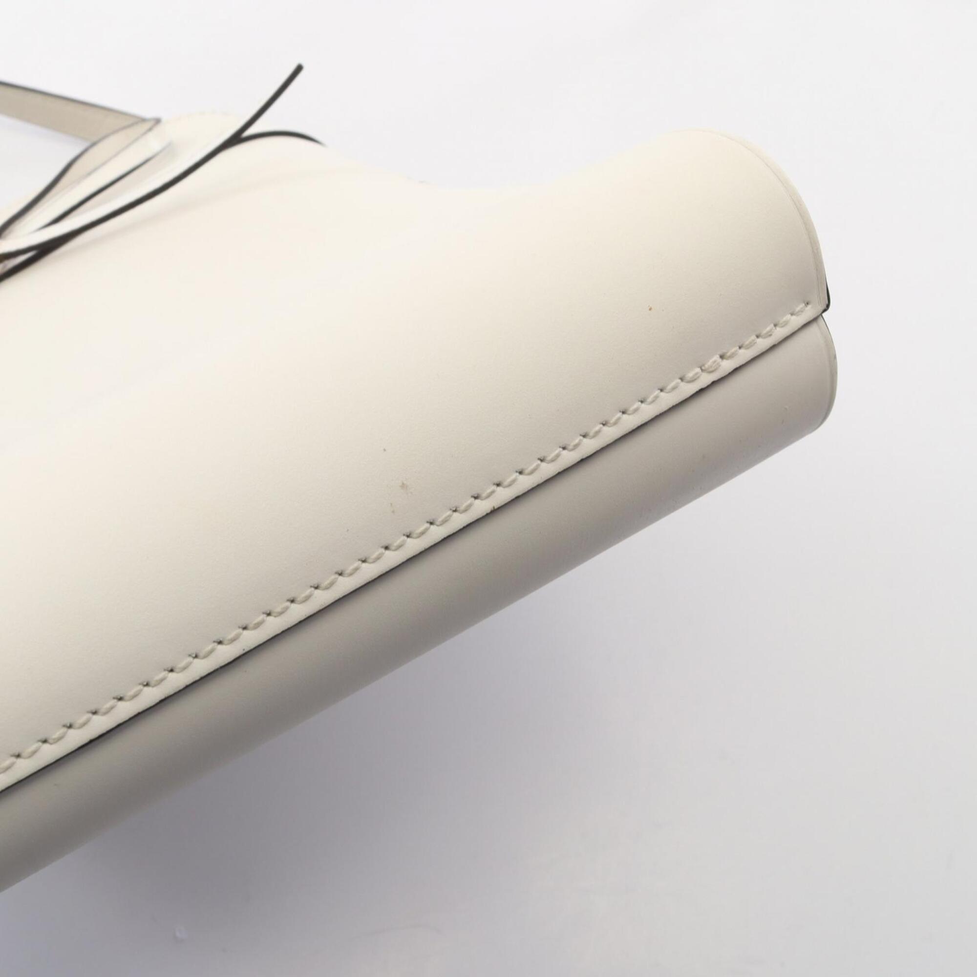 Loewe White Leather Shoulder Bag (Pre-Owned)