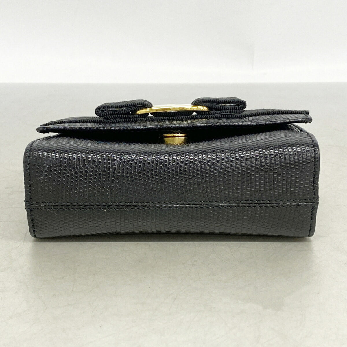 Salvatore Ferragamo Black Leather Shoulder Bag (Pre-Owned)