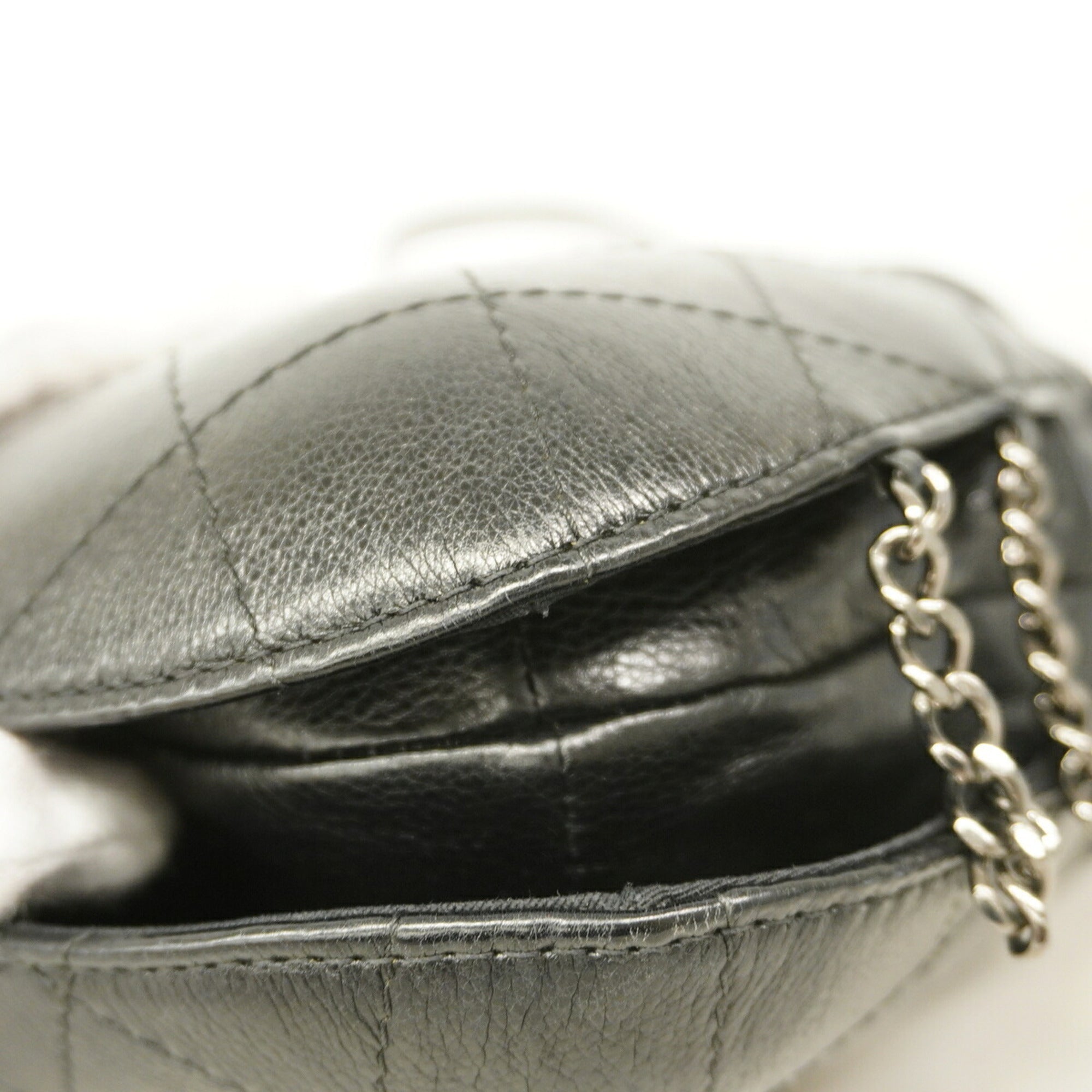 Chanel Black Leather Shoulder Bag (Pre-Owned)