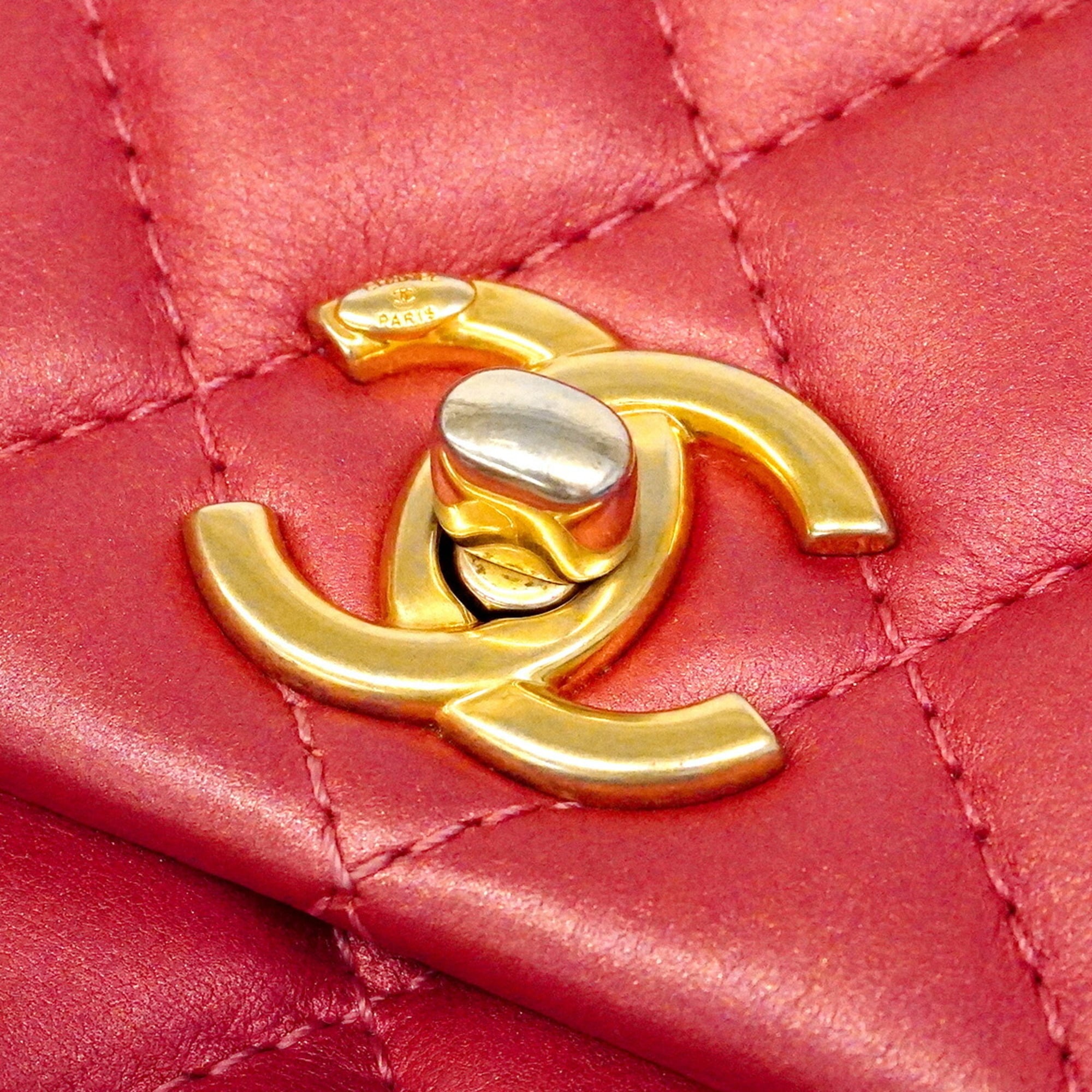 Chanel Red Color Leather Handbag (Pre-Owned)
