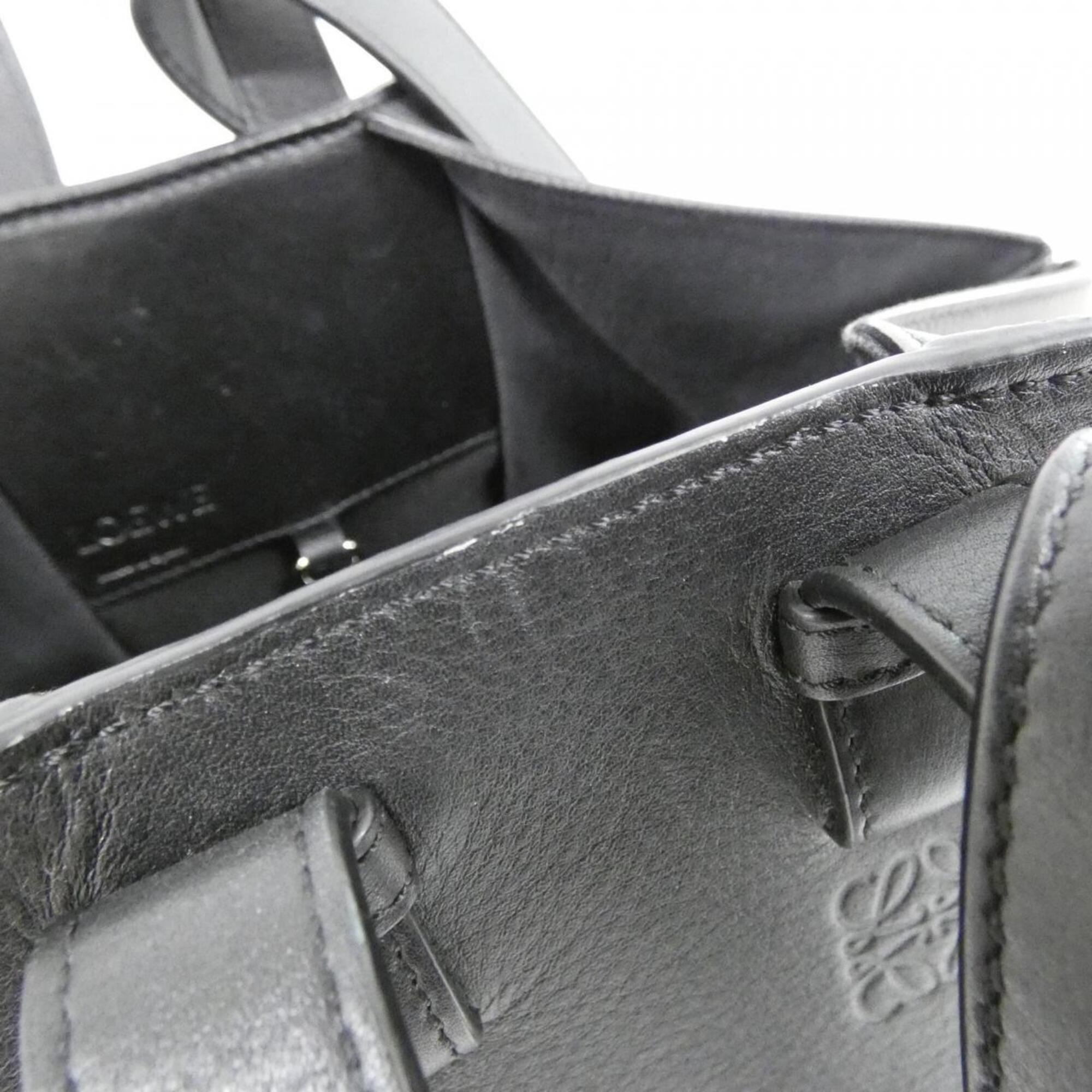 Loewe Black Leather Shoulder Bag (Pre-Owned)