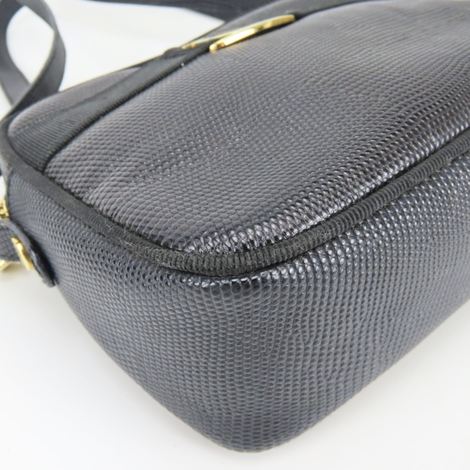 Salvatore Ferragamo Vara Black Leather Shoulder Bag (Pre-Owned)