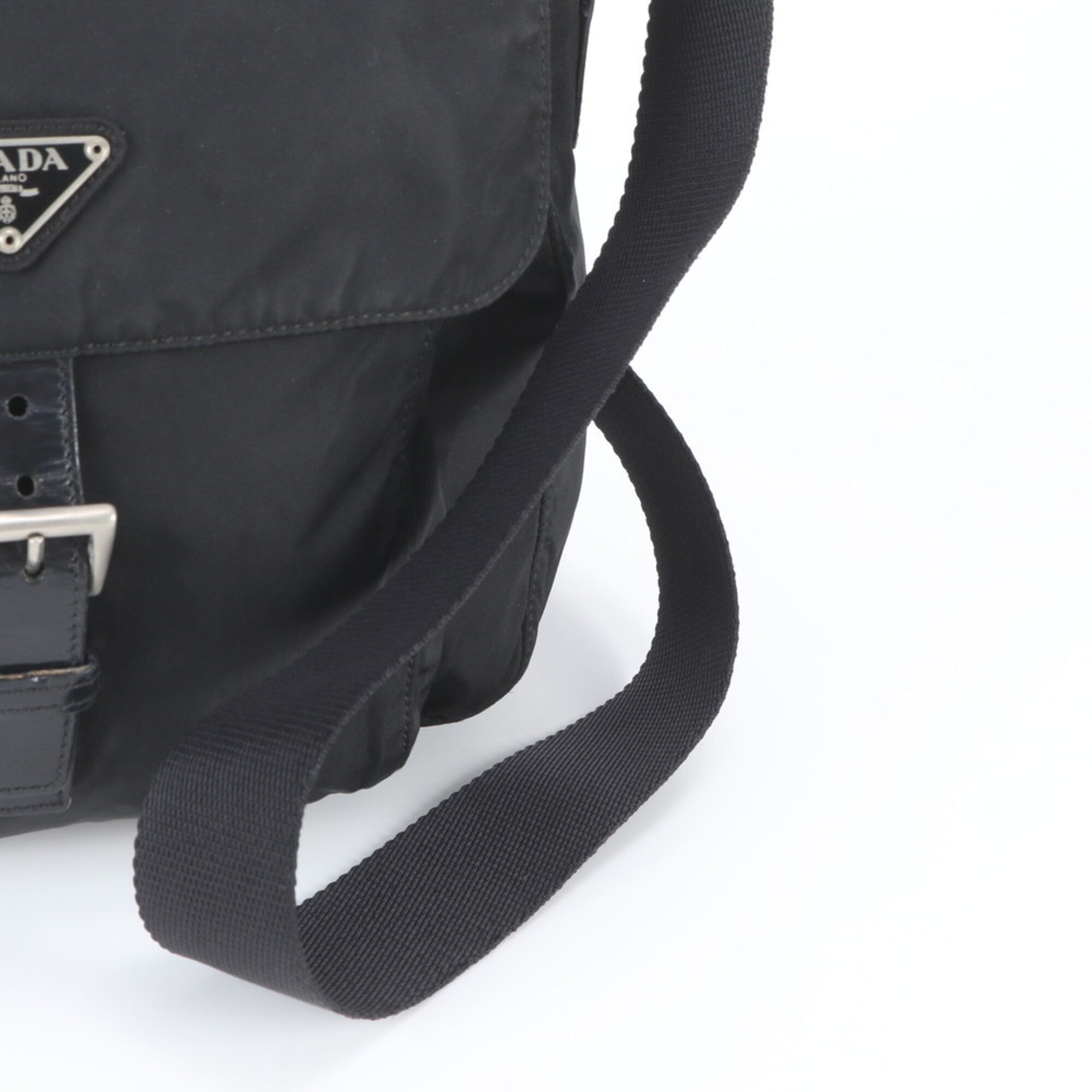 Prada Black Leather Nylon Messenger Bag Shoulder Bag (Pre-Owned)
