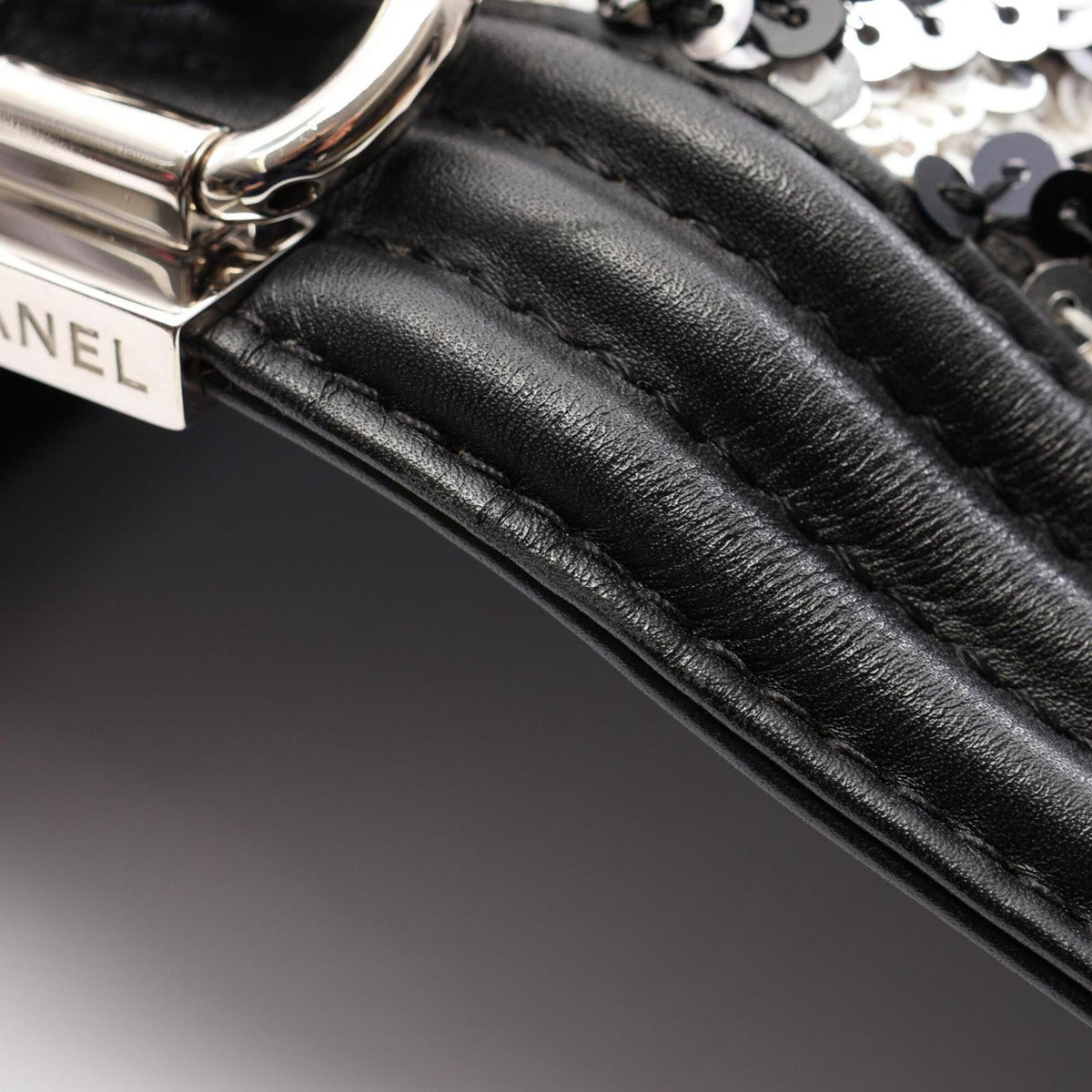 Chanel Black White Leather Handbag Shoulder Bag (Pre-Owned)