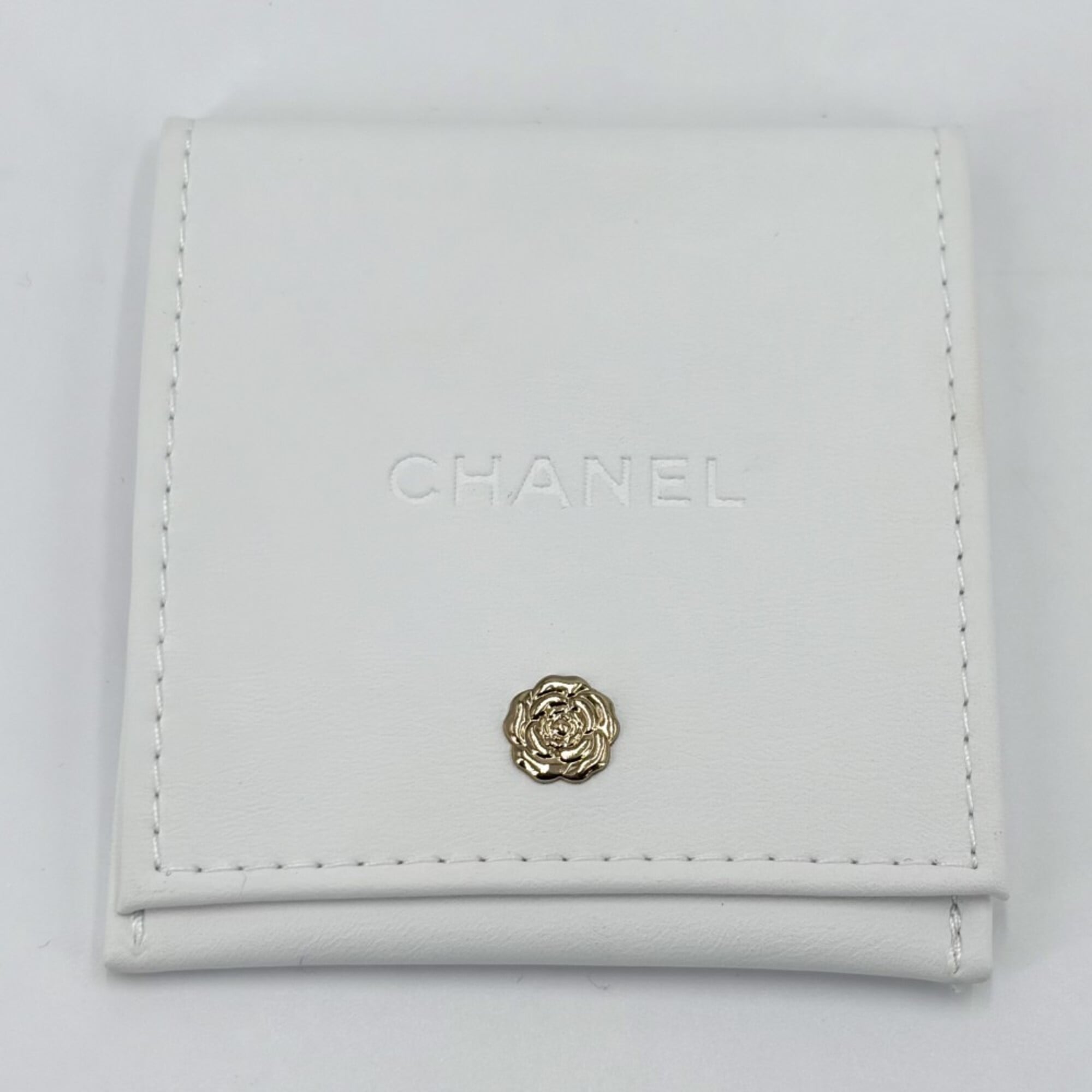 Chanel Silver White Platinum 950 (Pre-Owned)