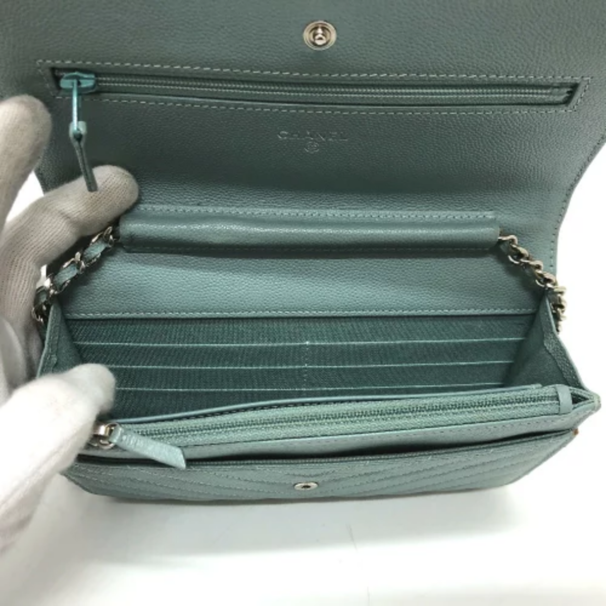 Chanel Blue Leather Shoulder Bag (Pre-Owned)