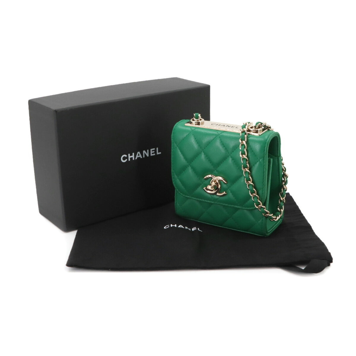 Chanel Green Leather Shoulder Bag (Pre-Owned)