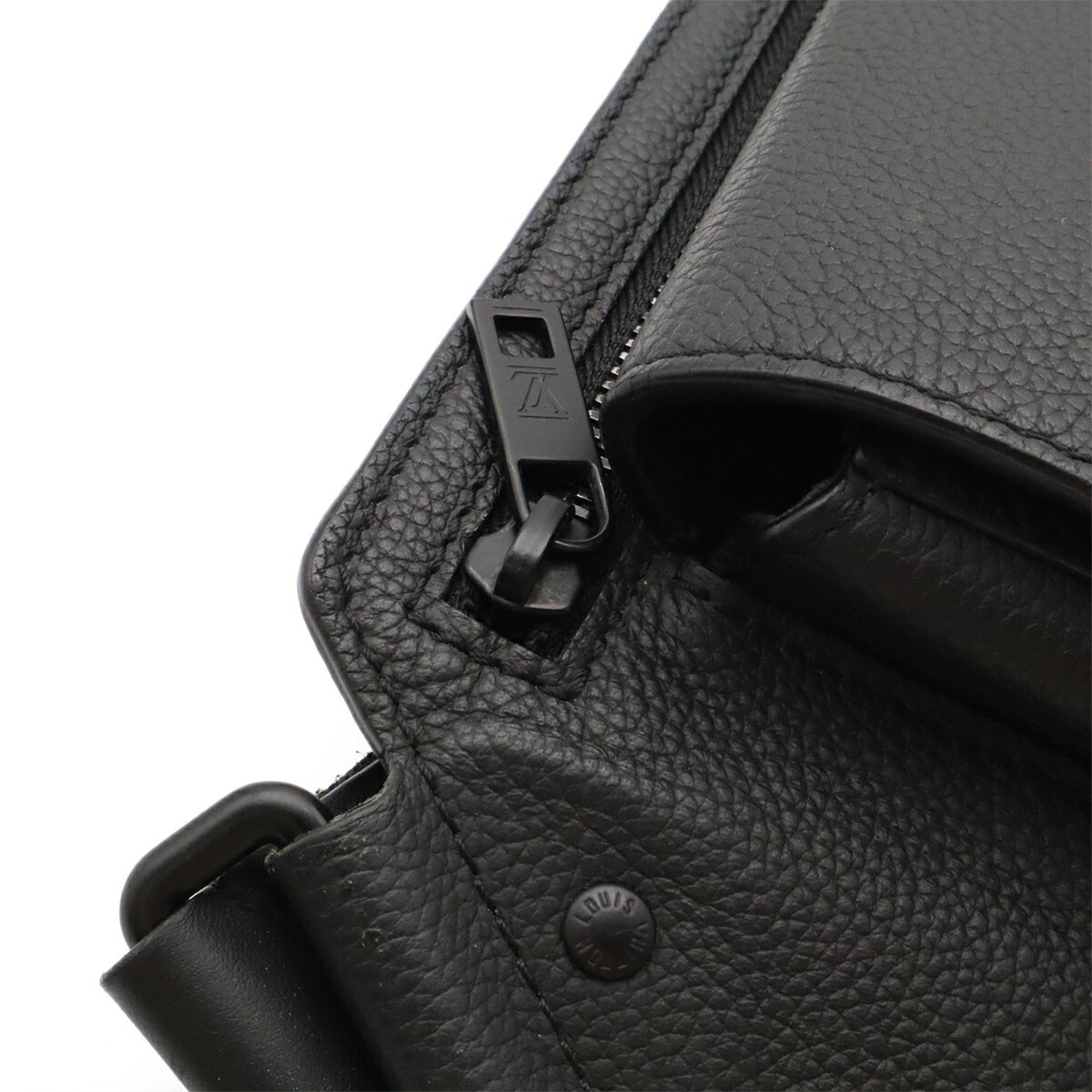 Louis Vuitton Black Noir Leather Sling Bag (Pre-Owned)