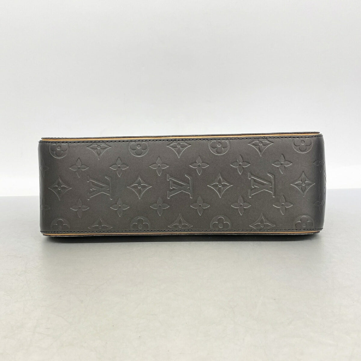 Louis Vuitton Noir Handbag (Pre-Owned)