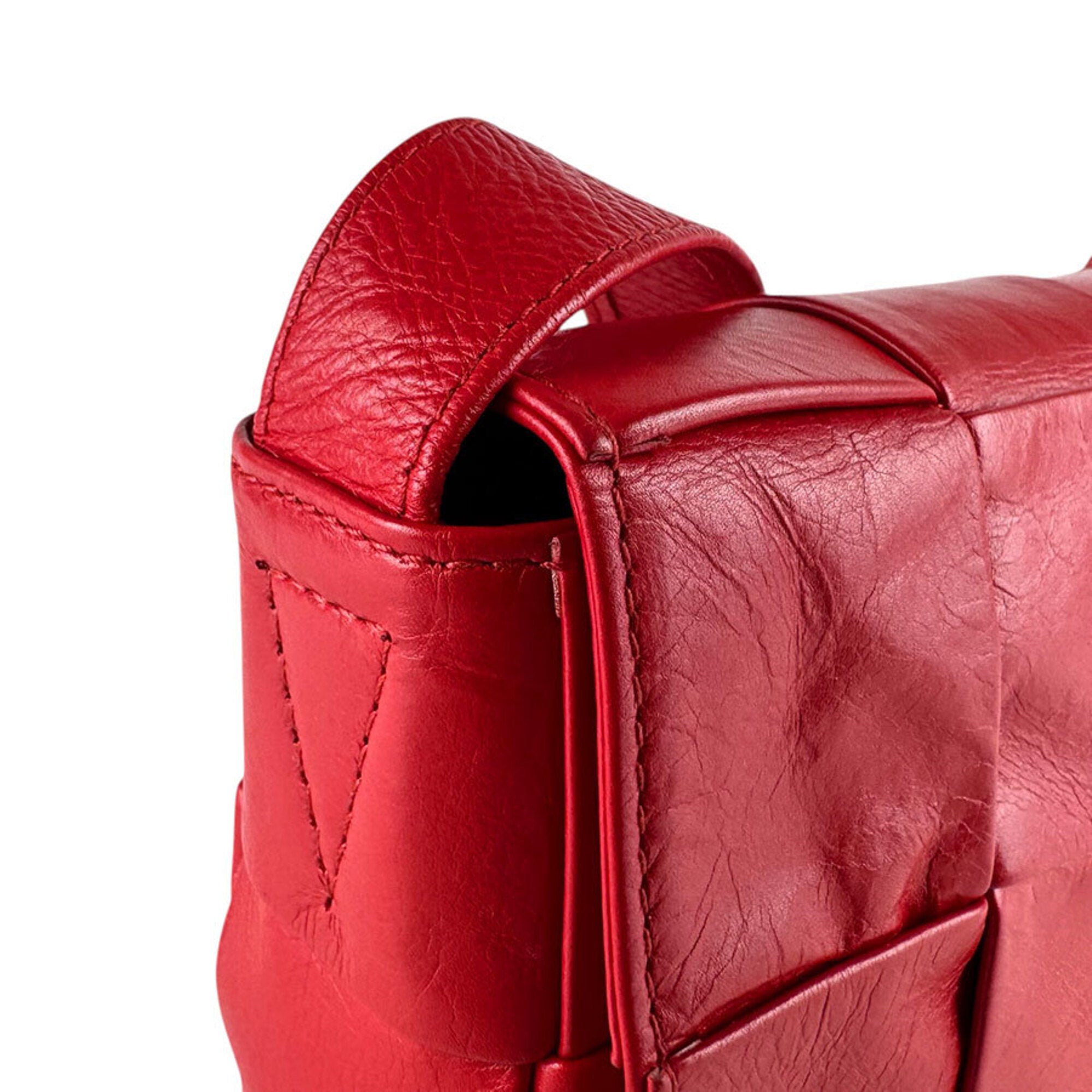 Bottega Veneta Red Color Leather Shoulder Bag (Pre-Owned)