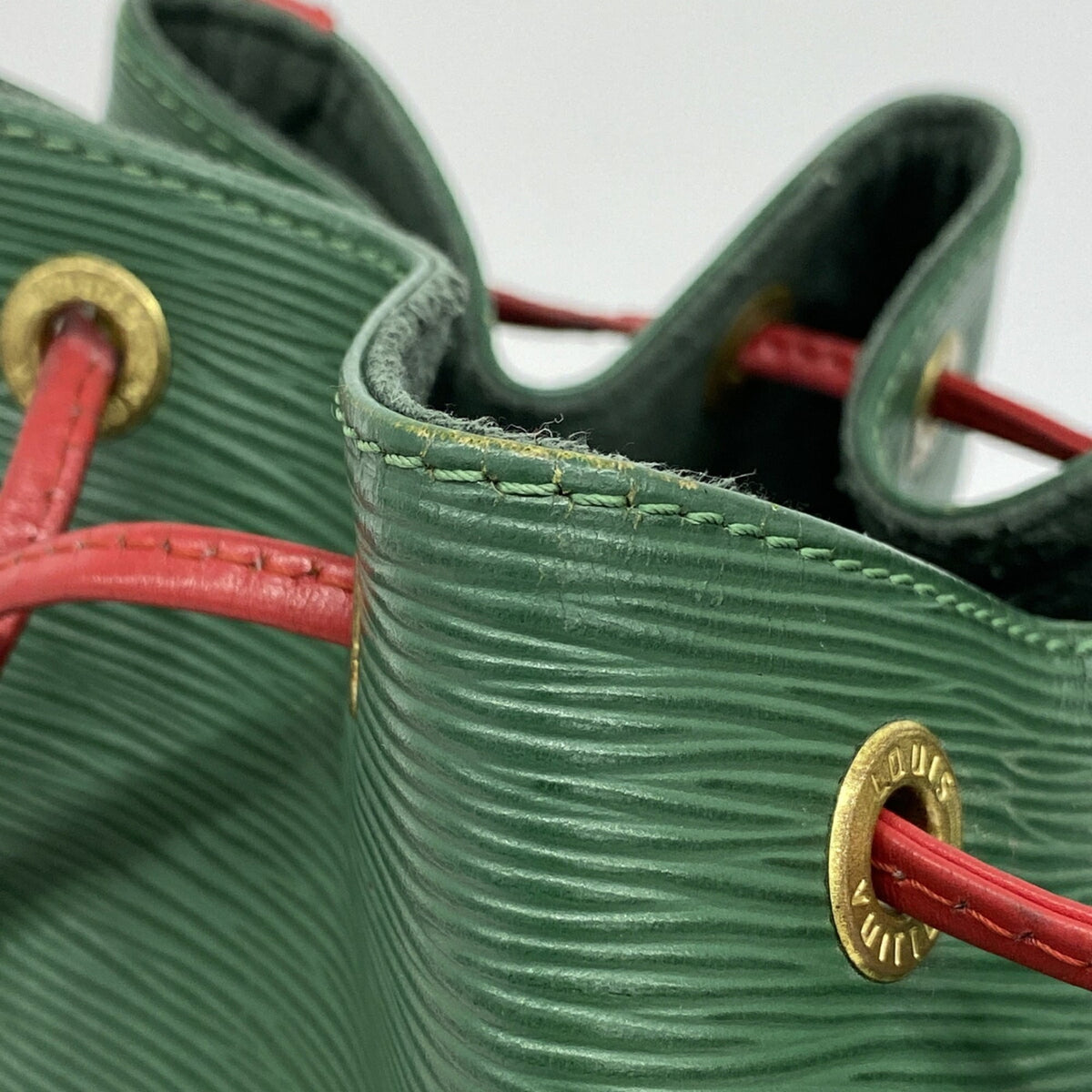 Louis Vuitton Borneo Green Castilian Red Shoulder Bag (Pre-Owned)