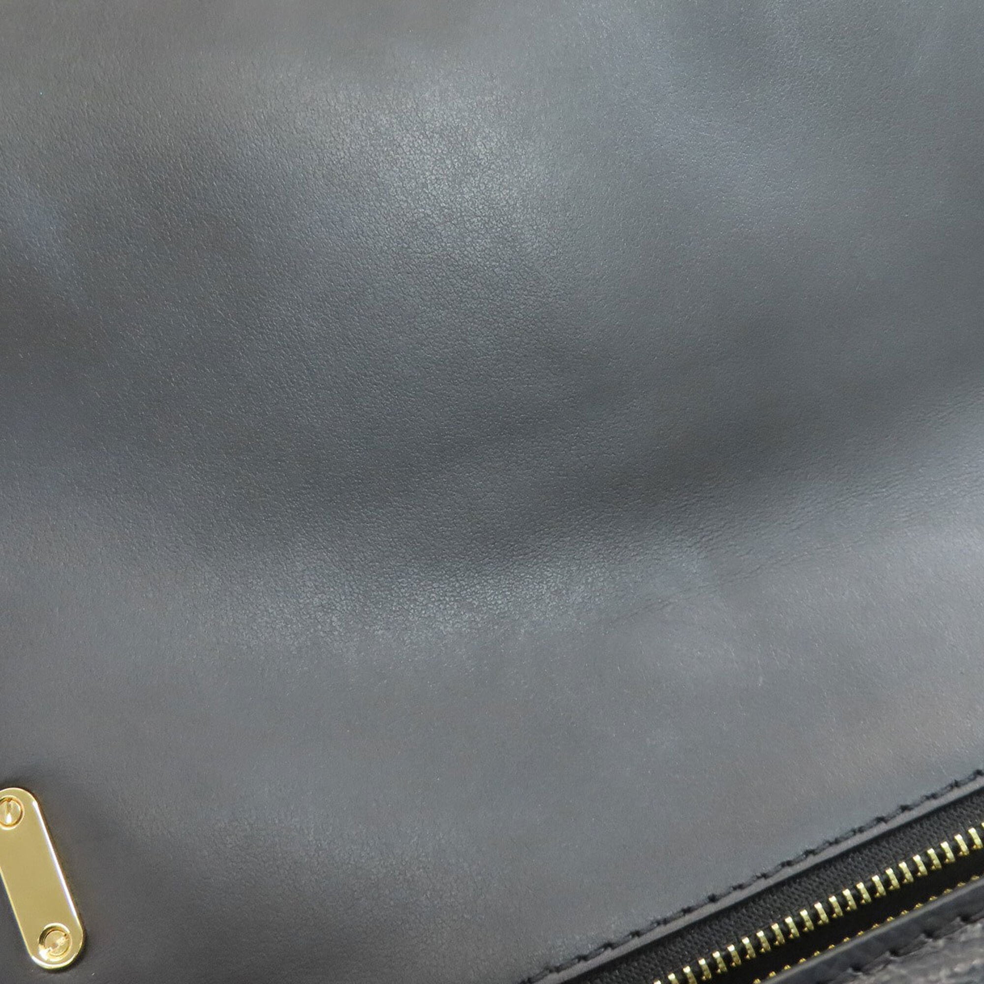 Salvatore Ferragamo Black Leather Shoulder Bag (Pre-Owned)