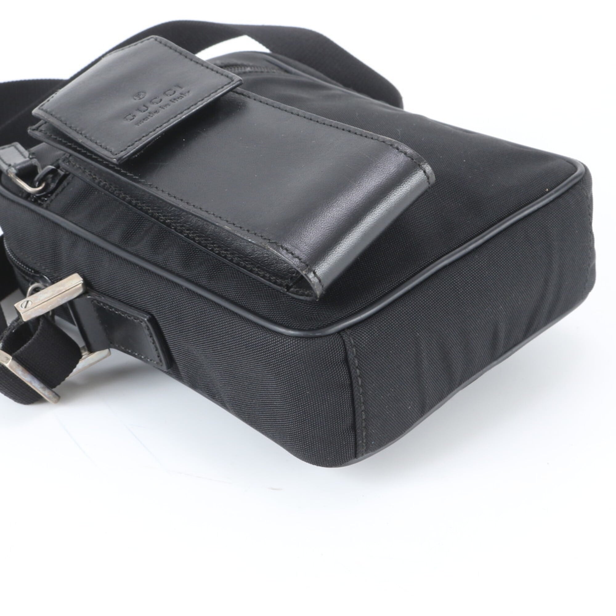 Gucci Black Leather Nylon Shoulder Bag (Pre-Owned)