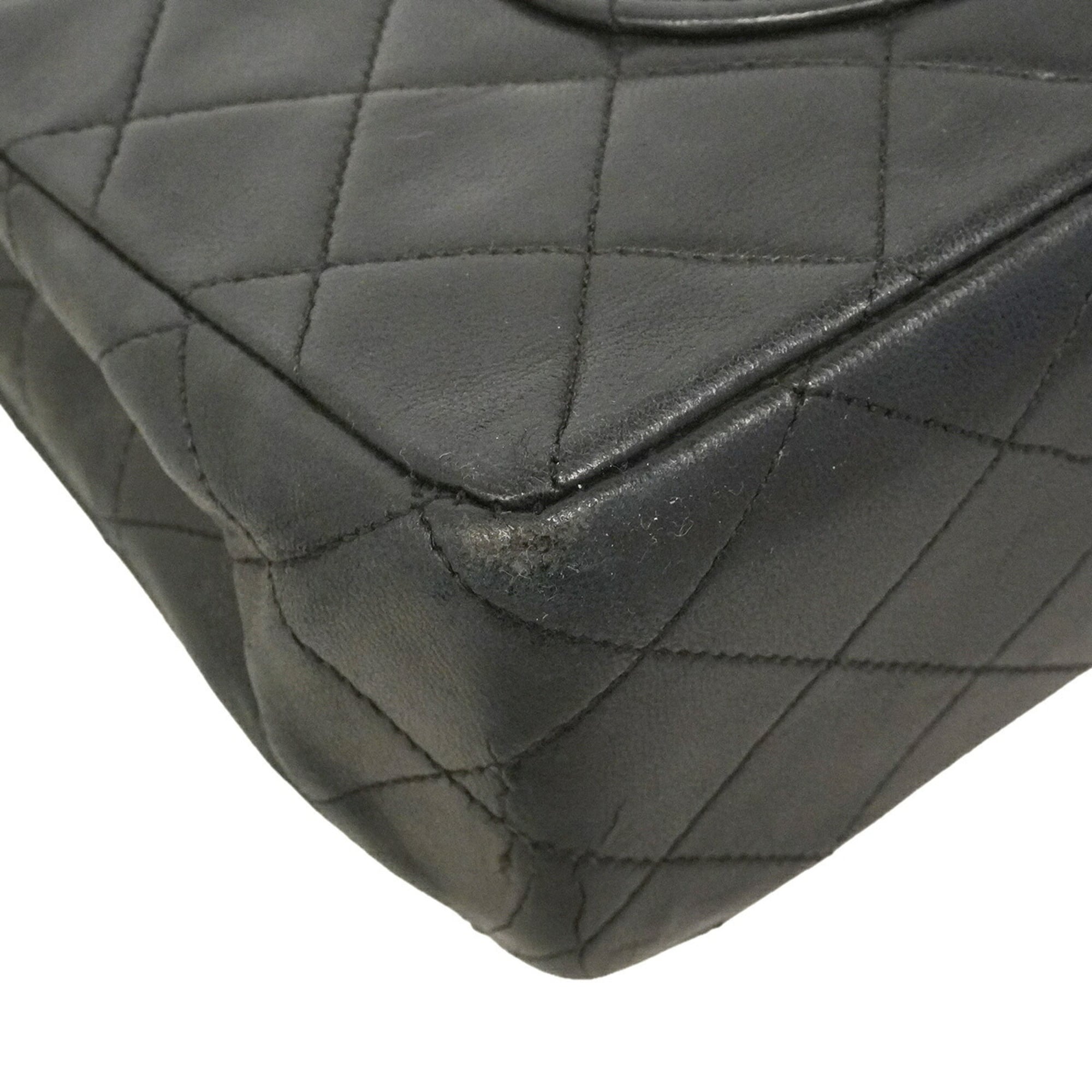 Chanel Black Leather Shoulder Bag (Pre-Owned)
