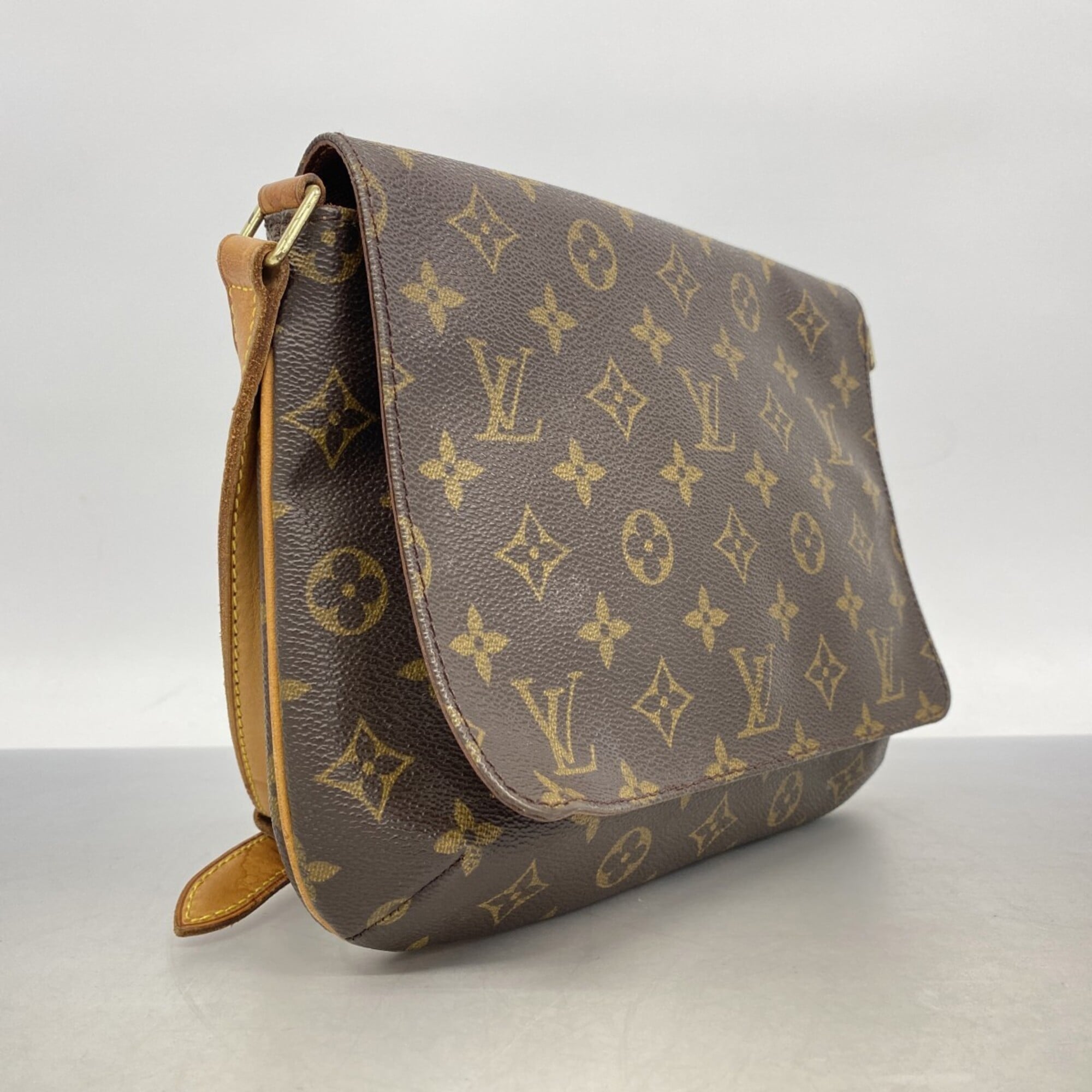 Louis Vuitton Brown Shoulder Bag (Pre-Owned)