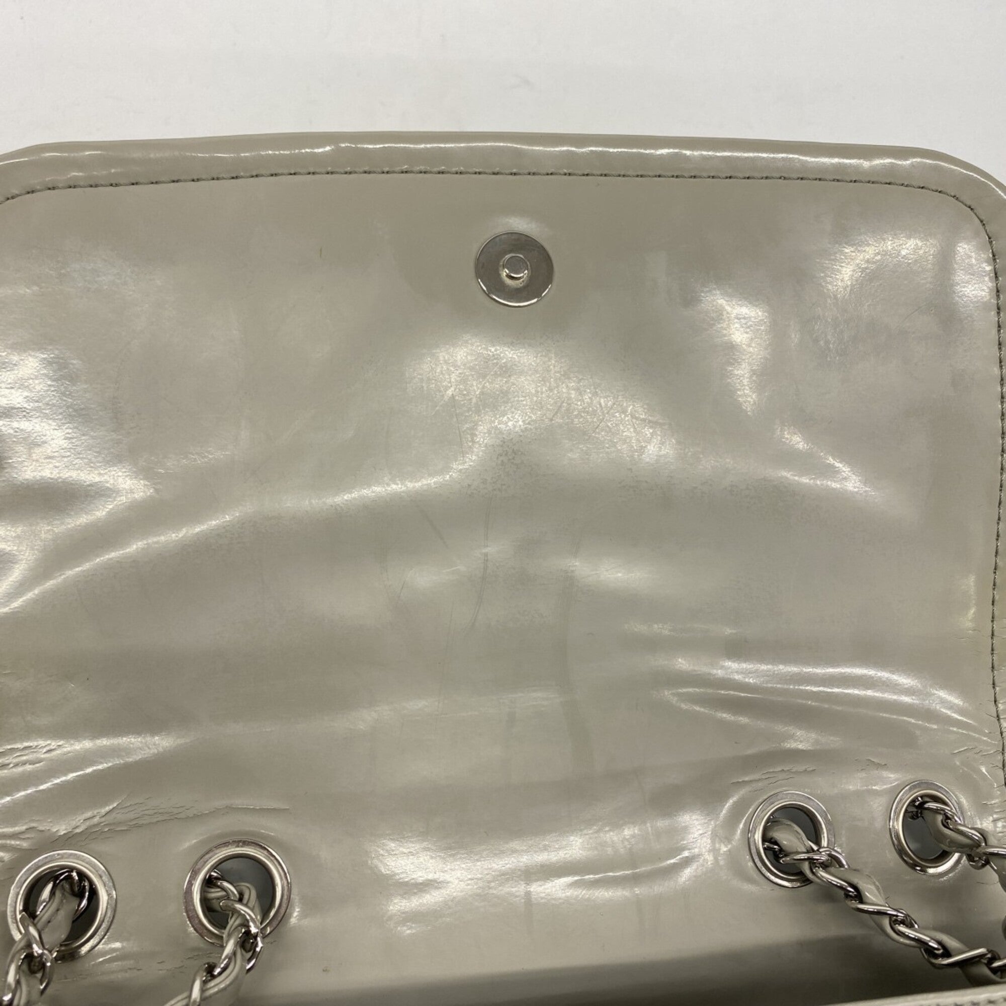 Chanel Gray Patent Leather Shoulder Bag (Pre-Owned)