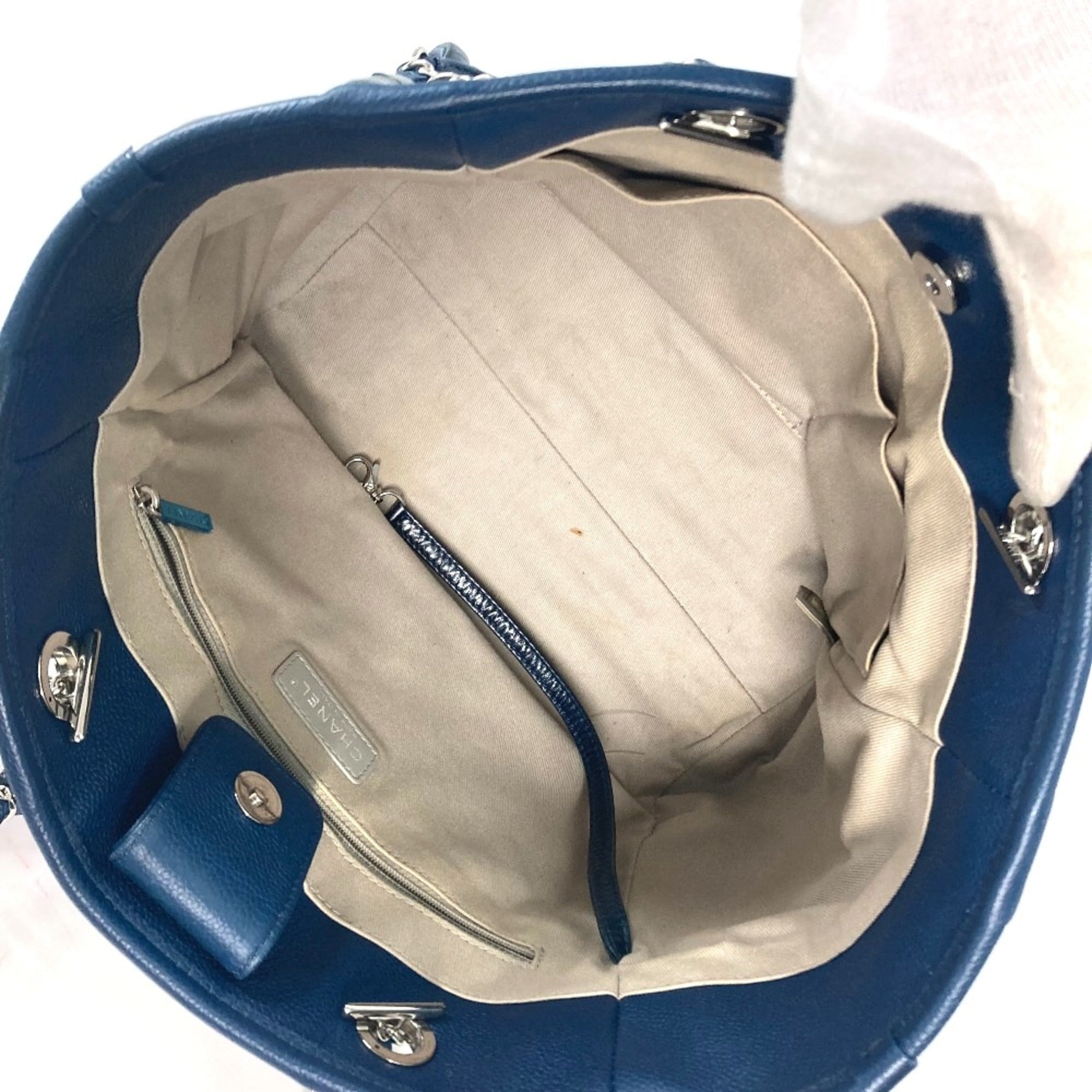 Chanel Navy Leather Shoulder Bag (Pre-Owned)