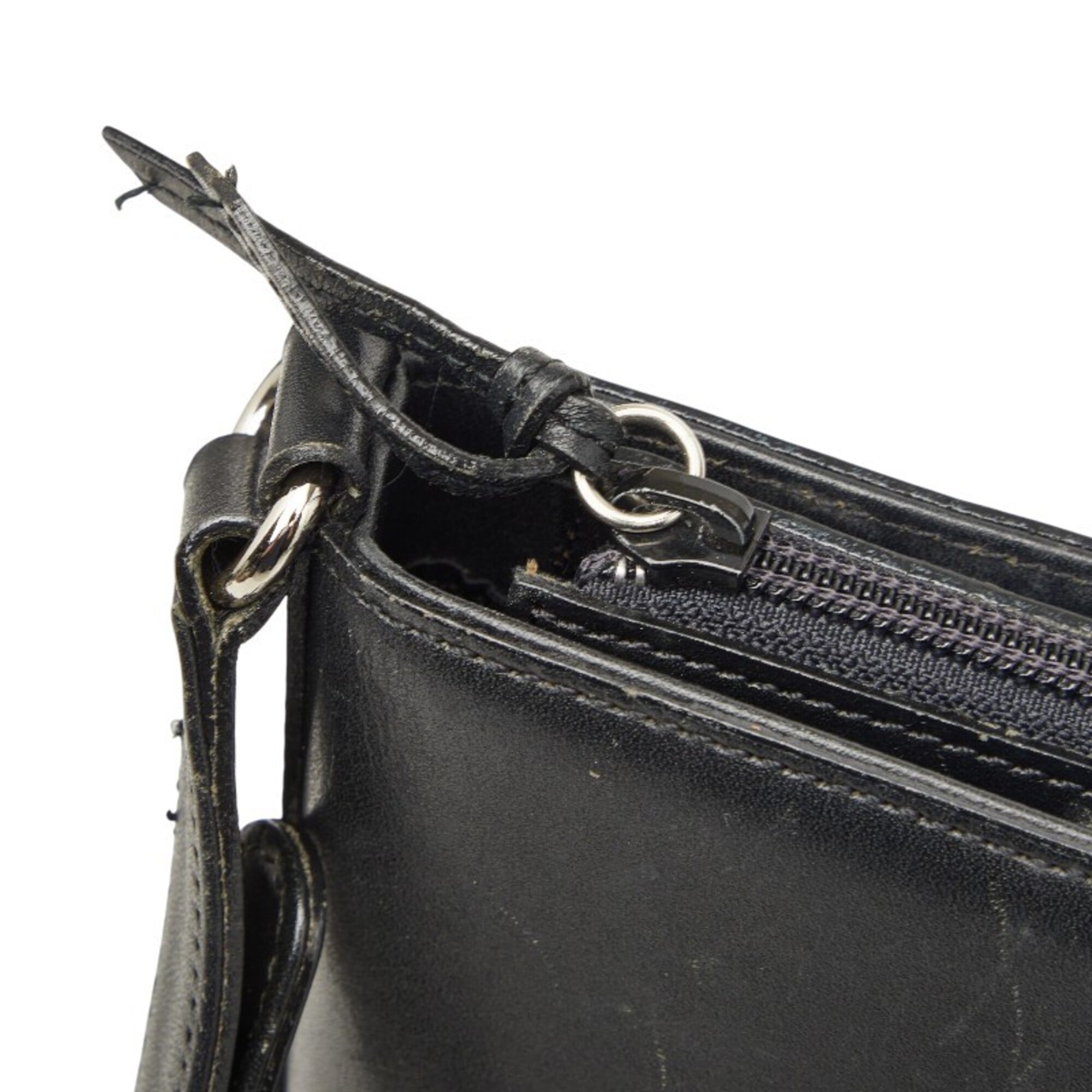 Burberry Black Leather Shoulder Bag (Pre-Owned)