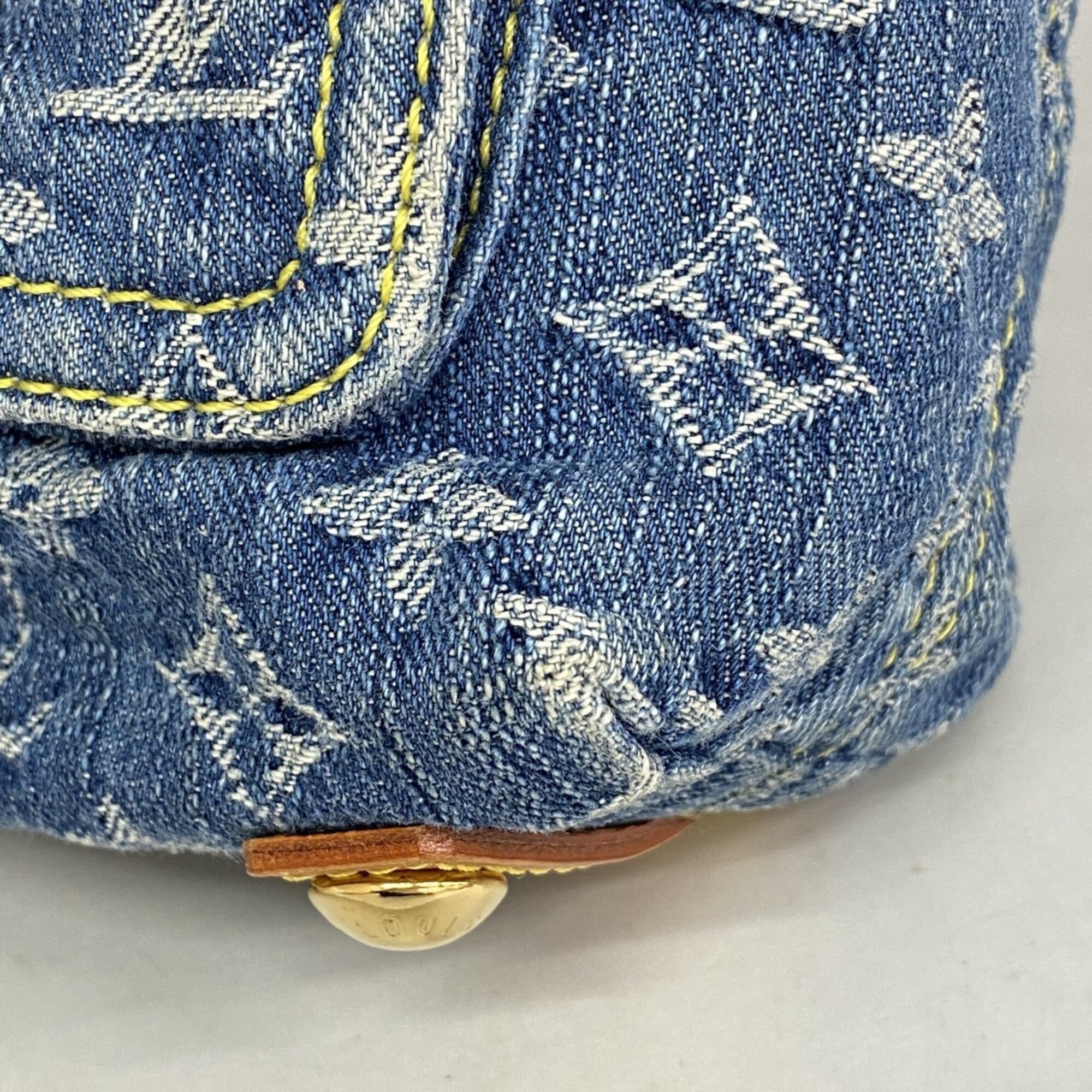 Louis Vuitton Blue Shoulder Bag (Pre-Owned)