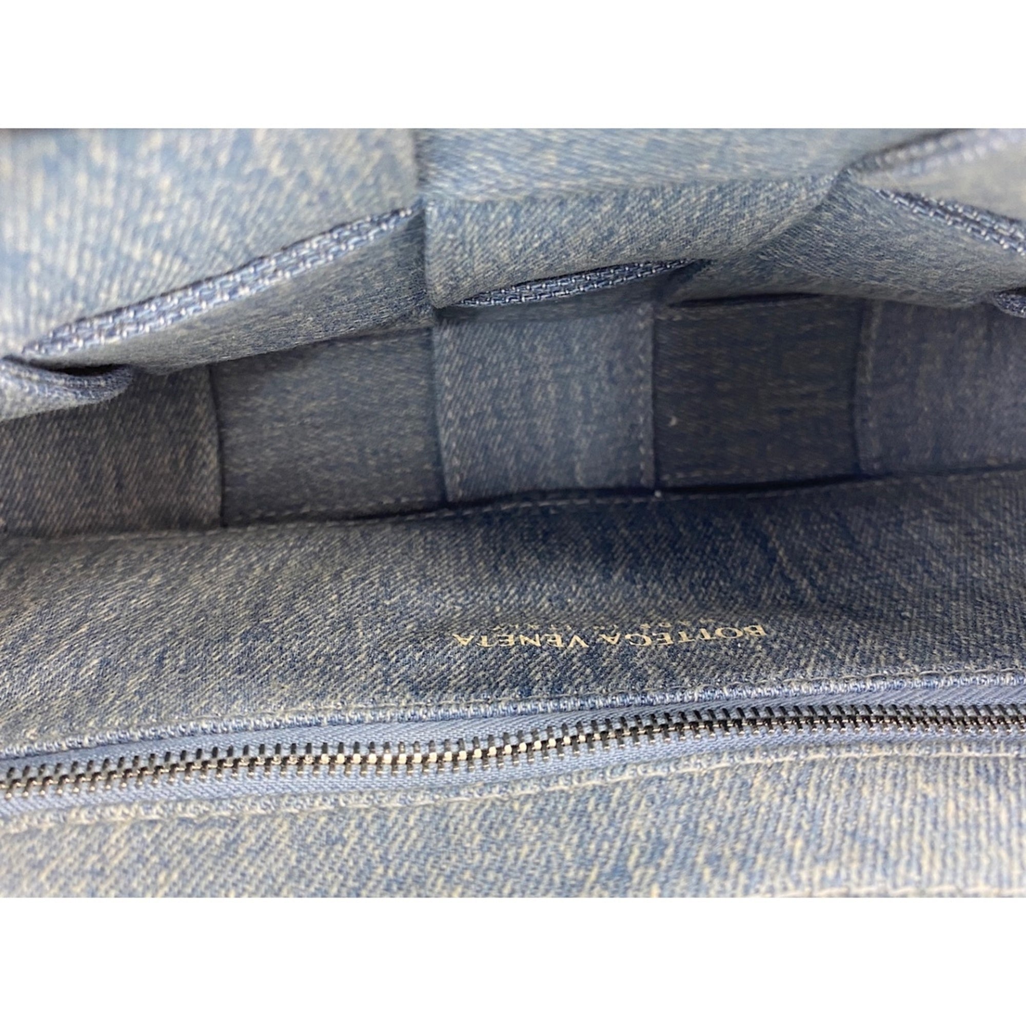 Bottega Veneta Blue Shoulder Bag (Pre-Owned)