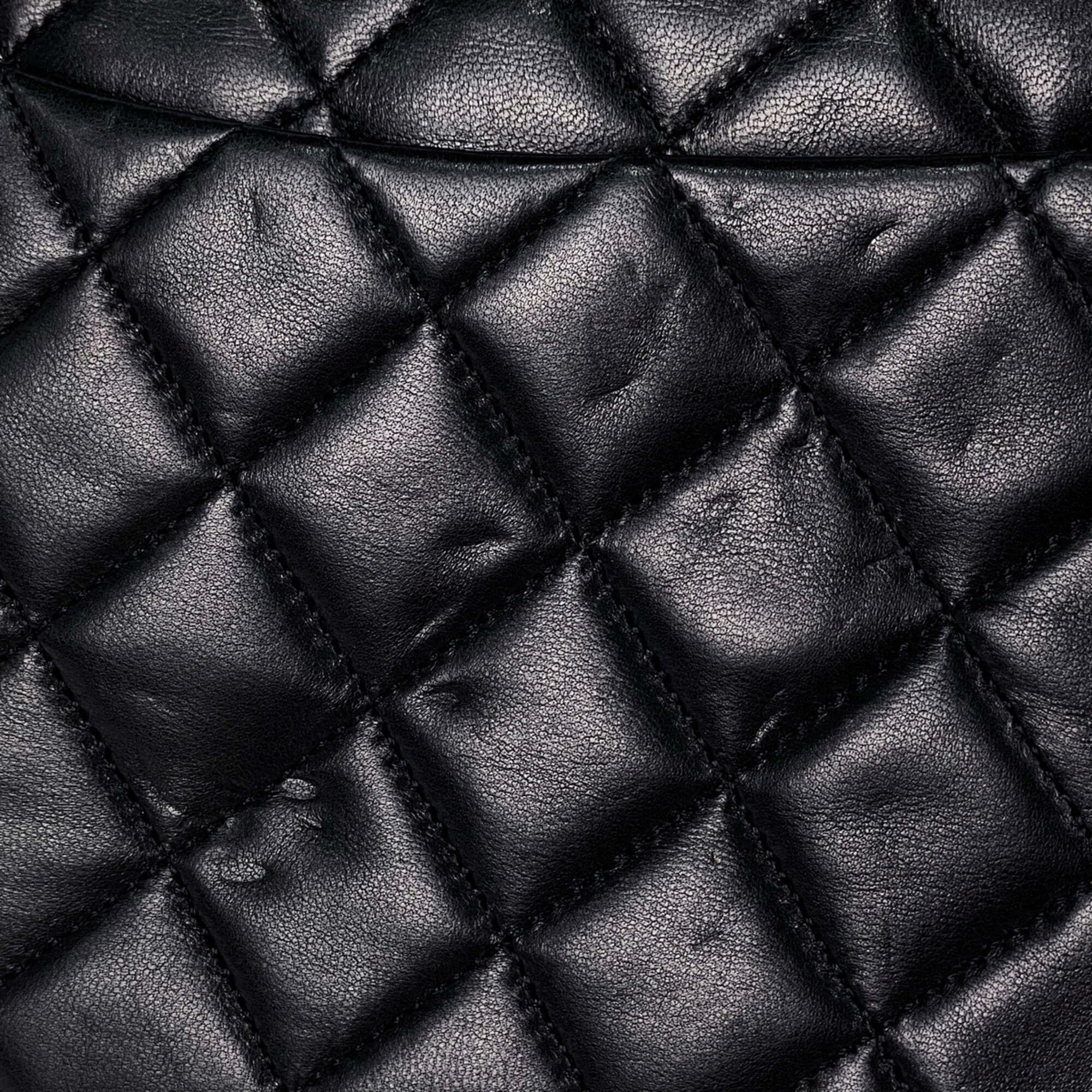 Chanel Black Leather Shoulder Bag (Pre-Owned)