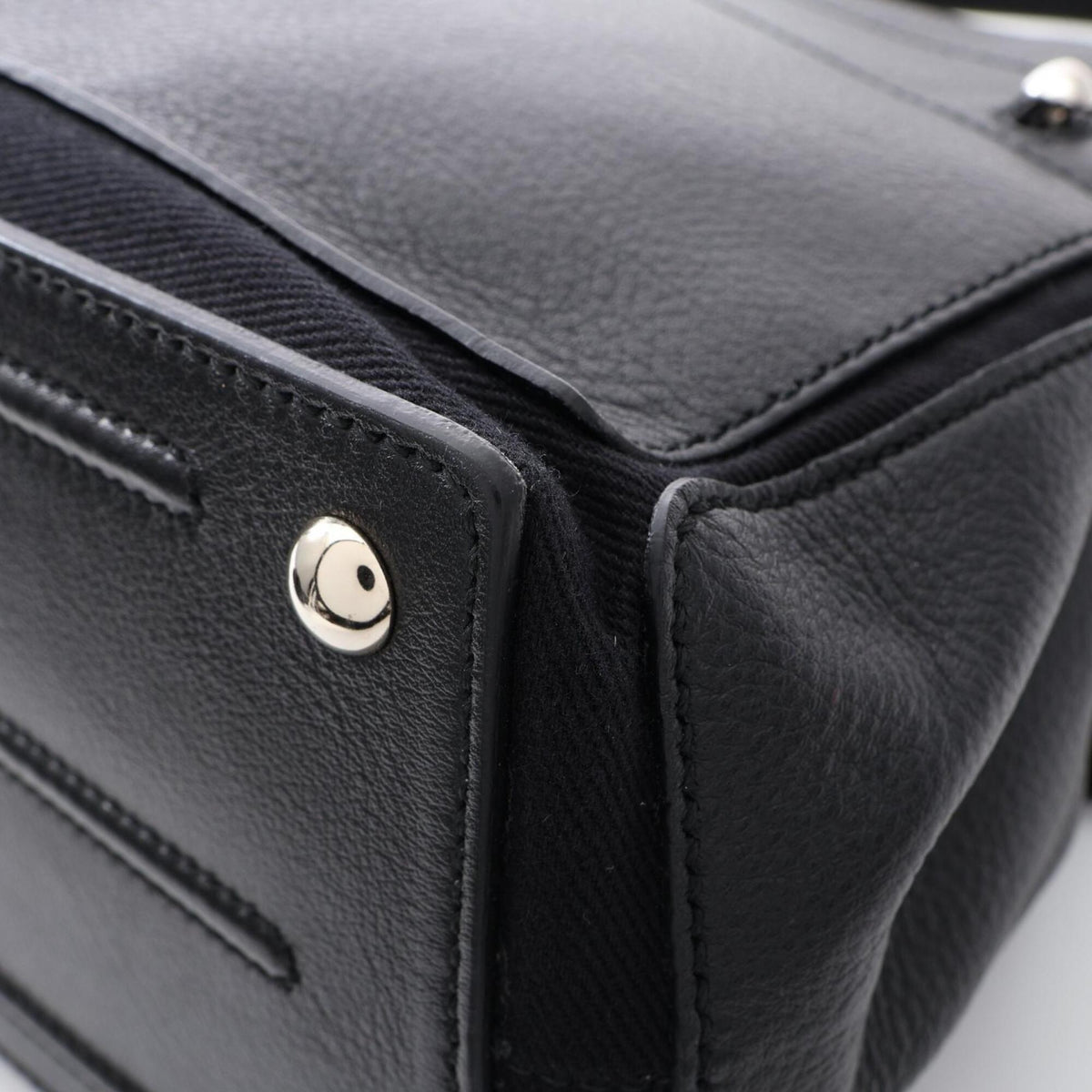 Yves Saint Laurent Black Leather Handbag (Pre-Owned)