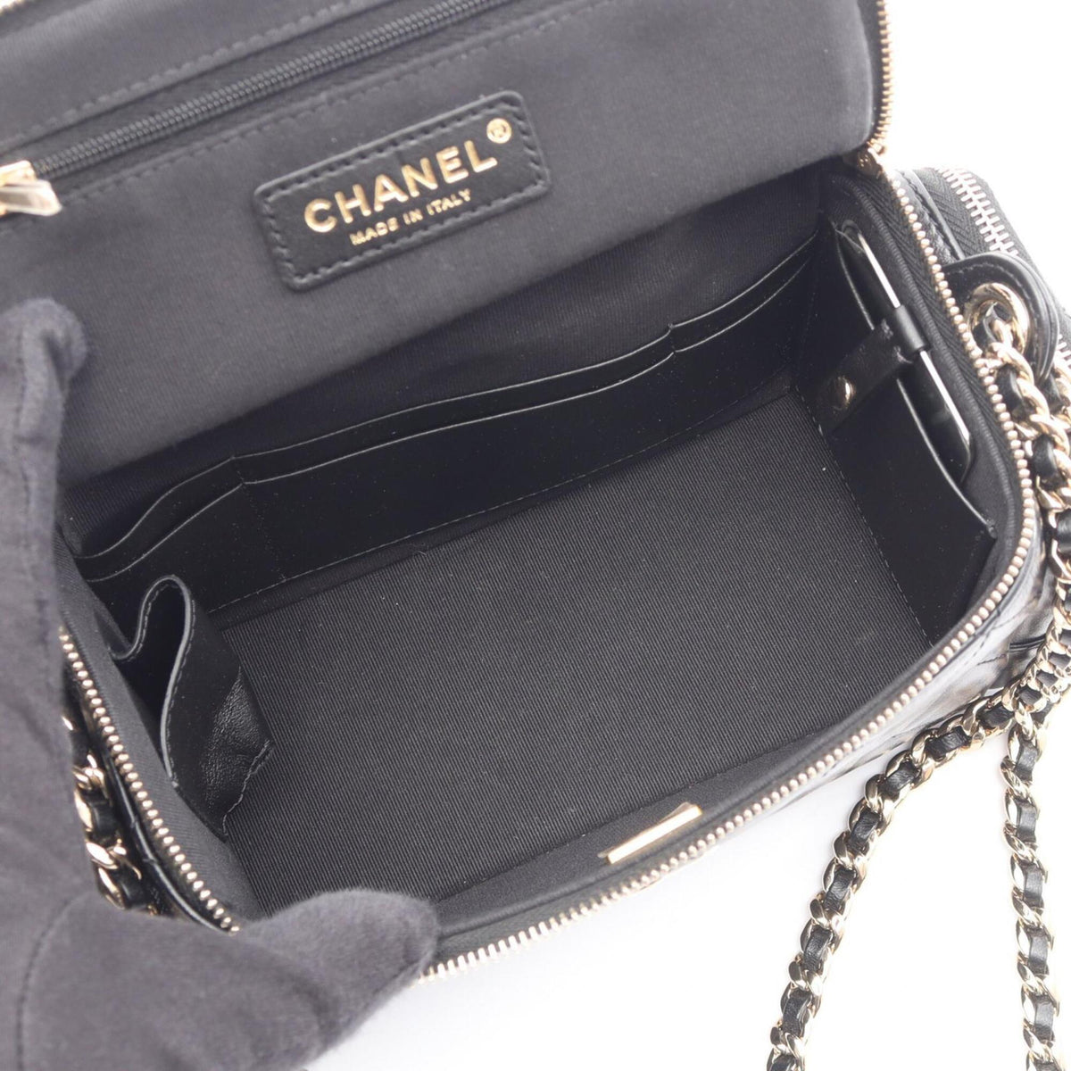 Chanel Matelasse Black Leather Shoulder Bag (Pre-Owned)