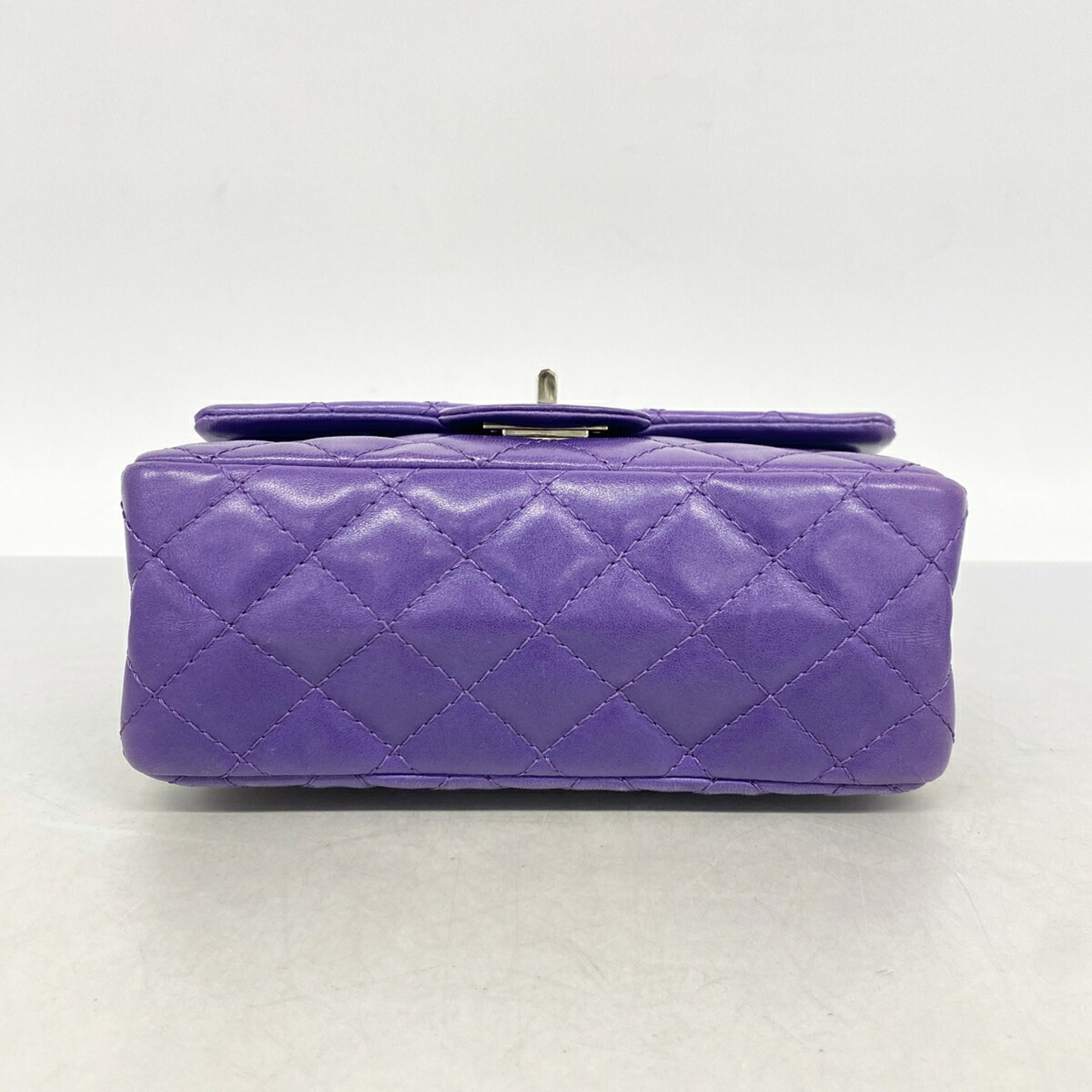 Chanel Purple Leather Shoulder Bag (Pre-Owned)