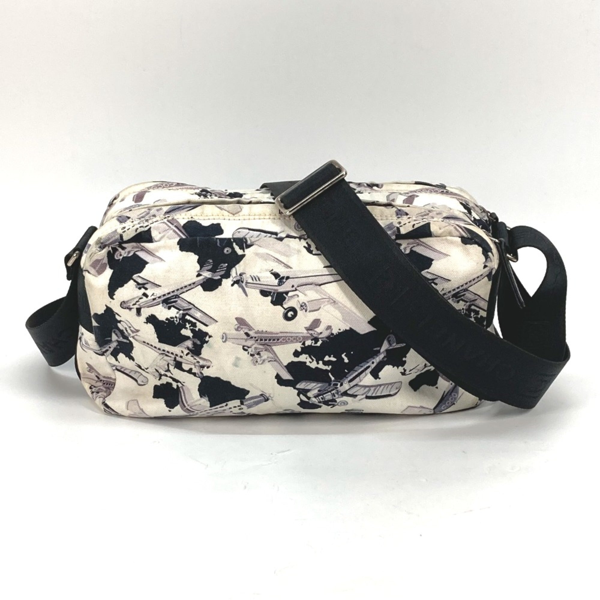 Chanel Black Cloth Shoulder Bag (Pre-Owned)