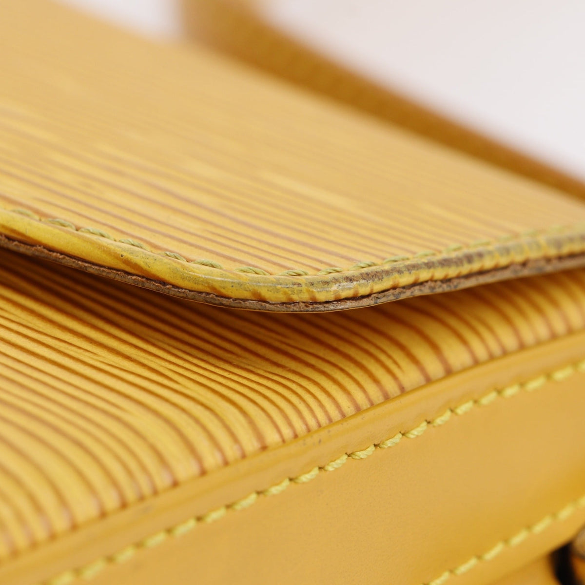 Louis Vuitton Yellow Epi Leather Shoulder Bag (Pre-Owned)