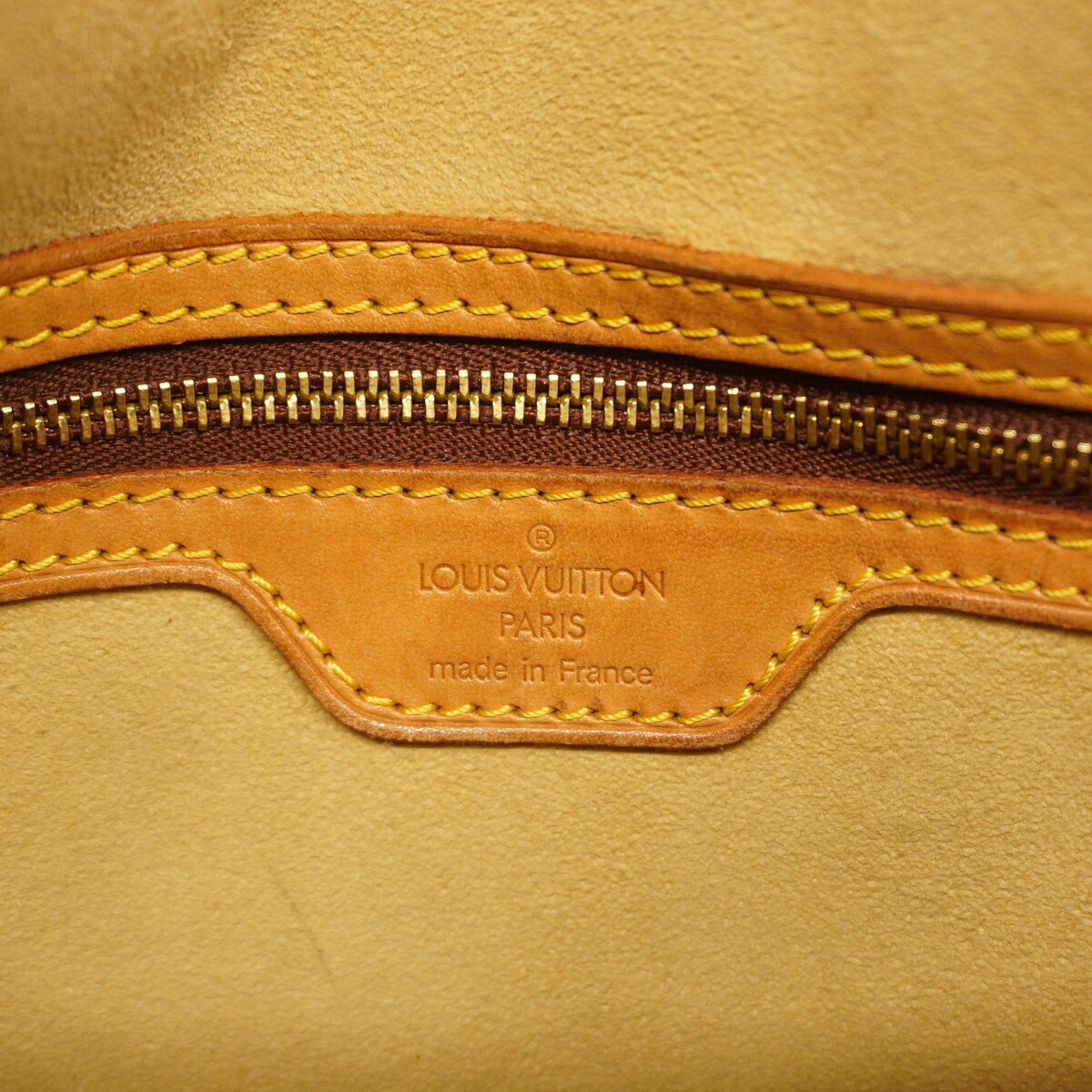 Louis Vuitton Brown Shoulder Bag (Pre-Owned)