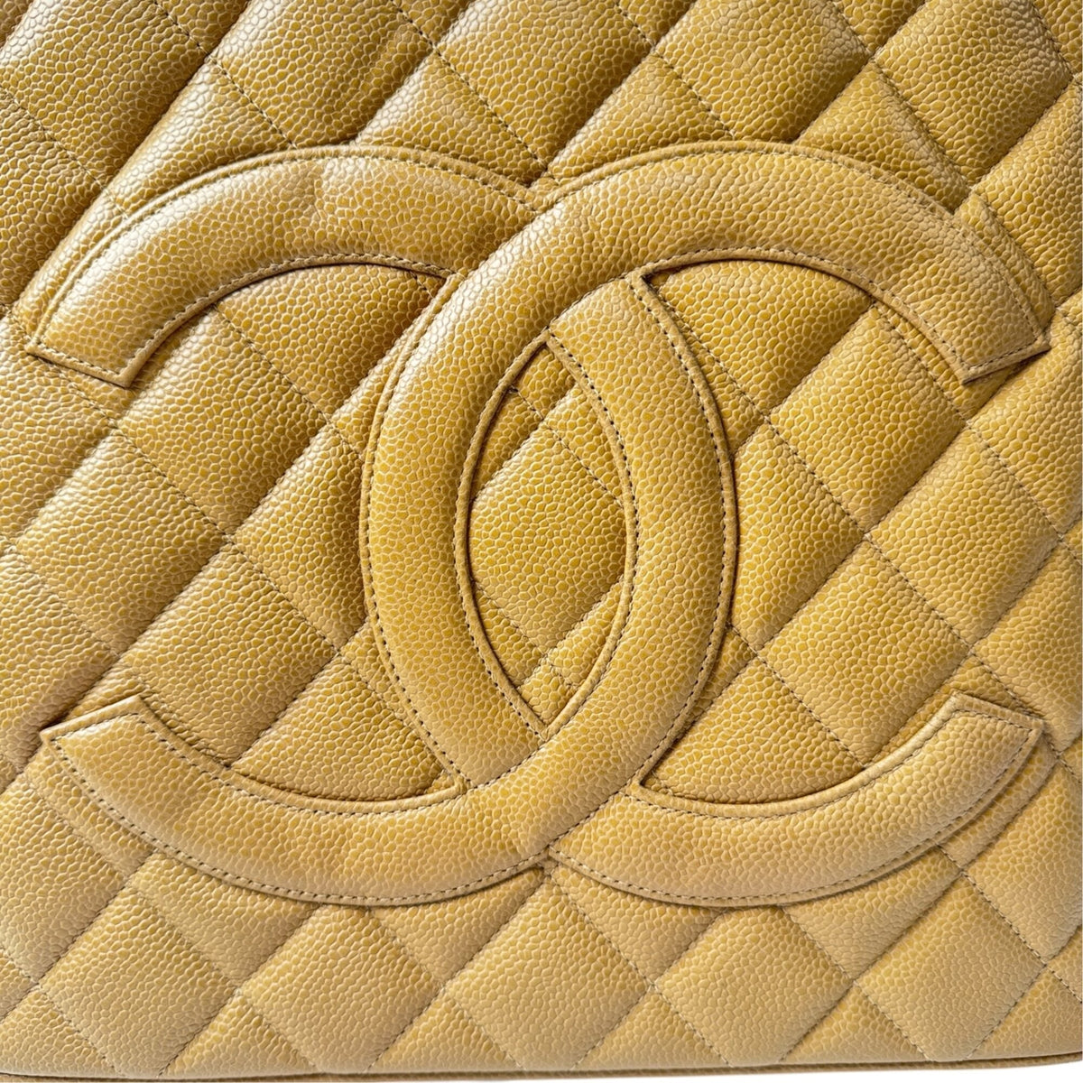 Chanel Beige Grained Calfskin Tote Bag (Pre-Owned)