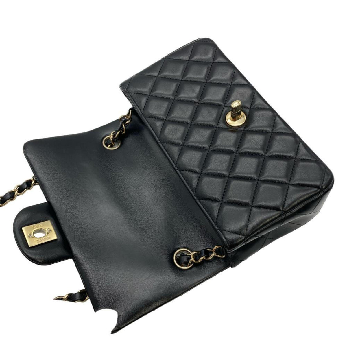 Chanel Black Leather Shoulder Bag (Pre-Owned)