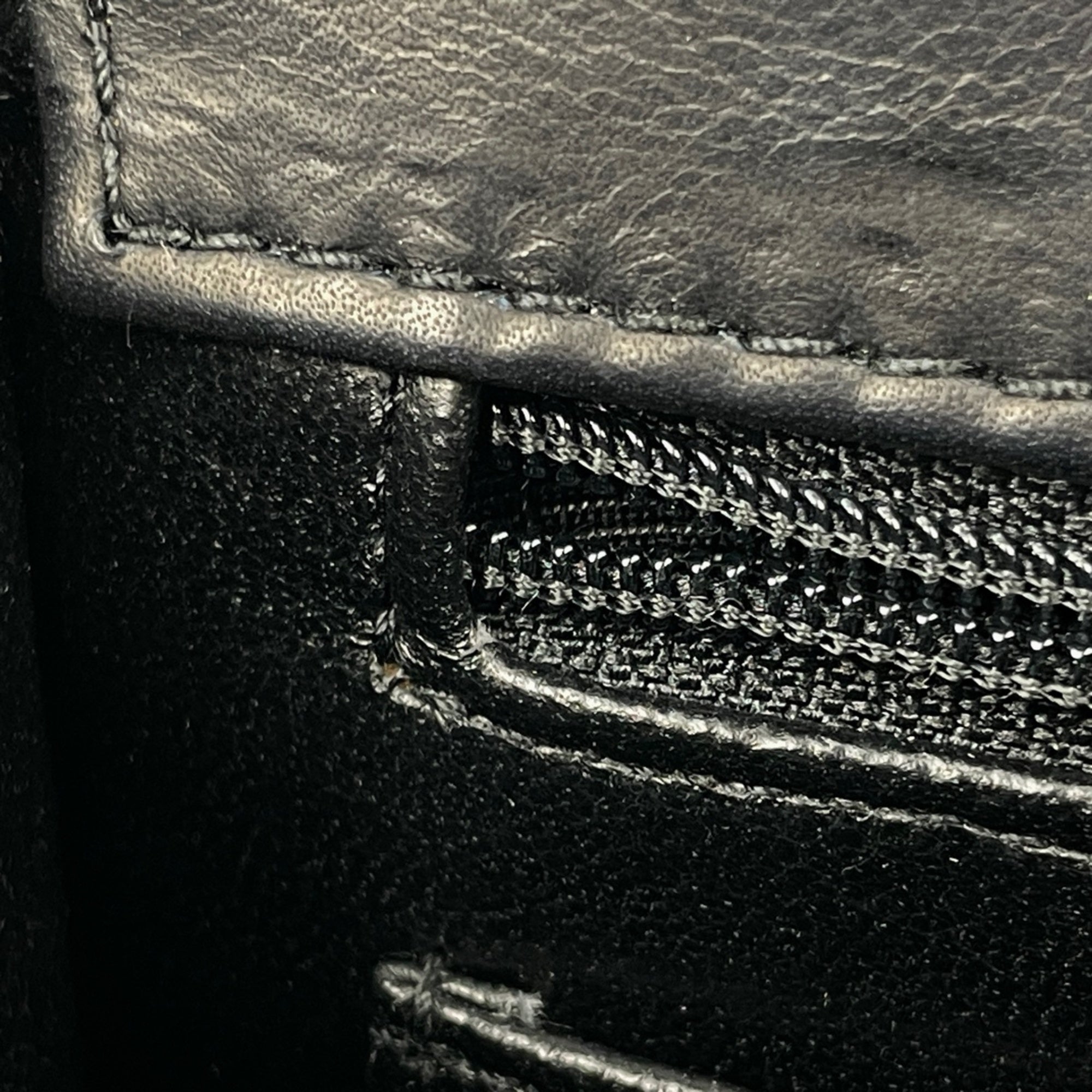 Chanel Matelasse Black Leather Handbag (Pre-Owned)