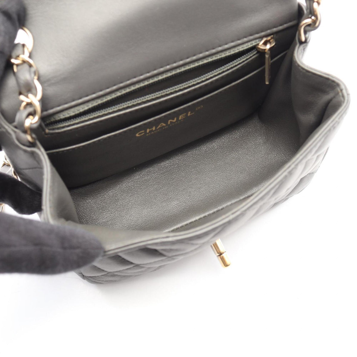 Chanel Gray Leather Handbag Shoulder Bag (Pre-Owned)