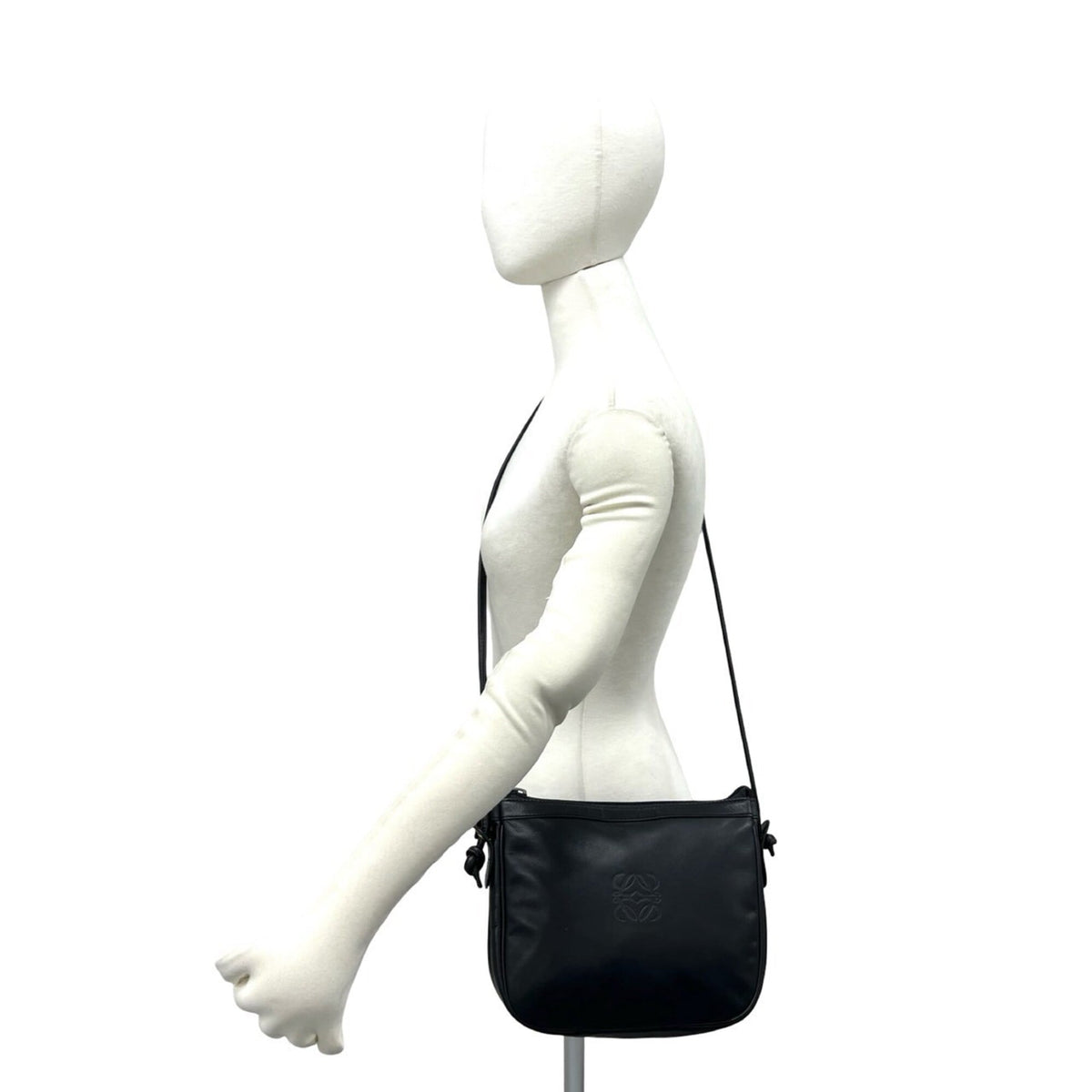 Loewe Black Leather Pochette Shoulder Bag (Pre-Owned)