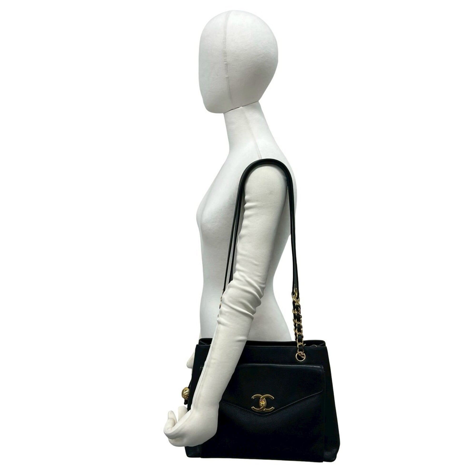Chanel Black Grained Calfskin Shoulder Bag (Pre-Owned)