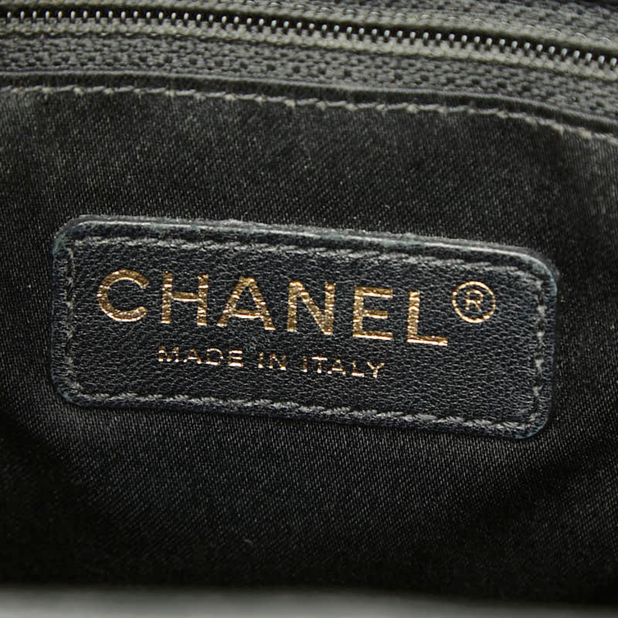 Chanel Black Grained Calfskin Shoulder Bag (Pre-Owned)